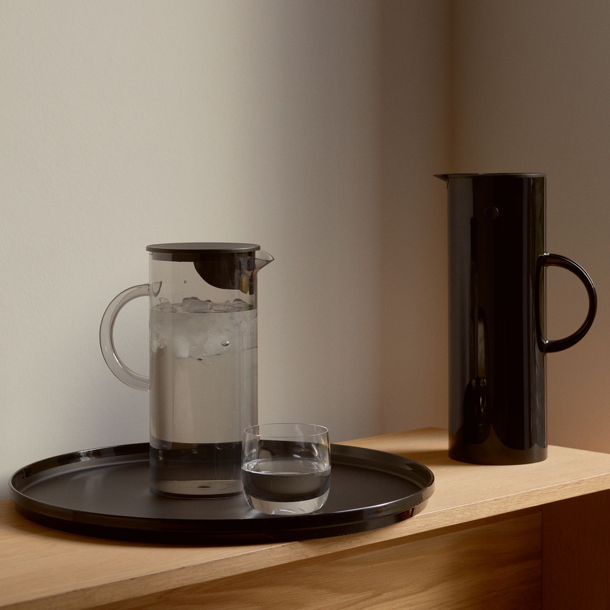 Stelton - EM77 Kanne mit Deckel - 1,5 Liter - Smoke