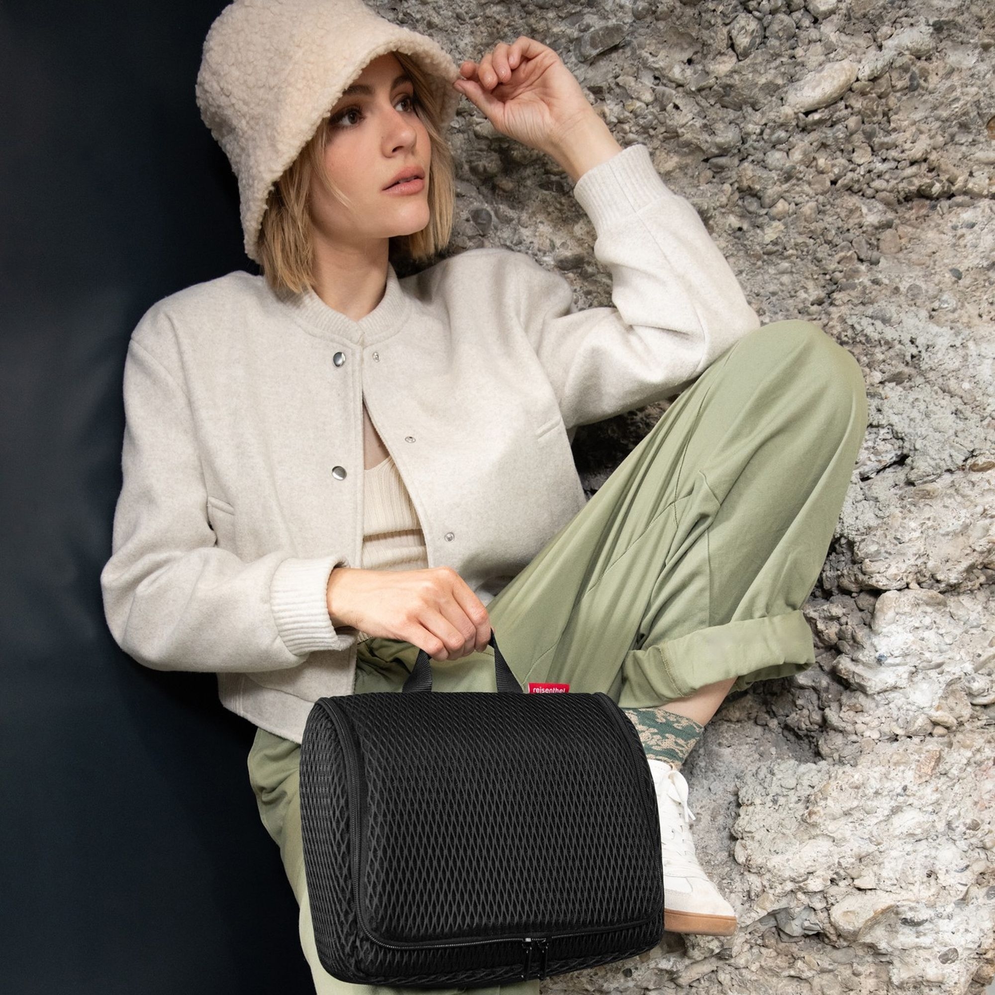 reisenthel - toiletbag XL - mesh black reisenthel - toiletbag XL - mesh black