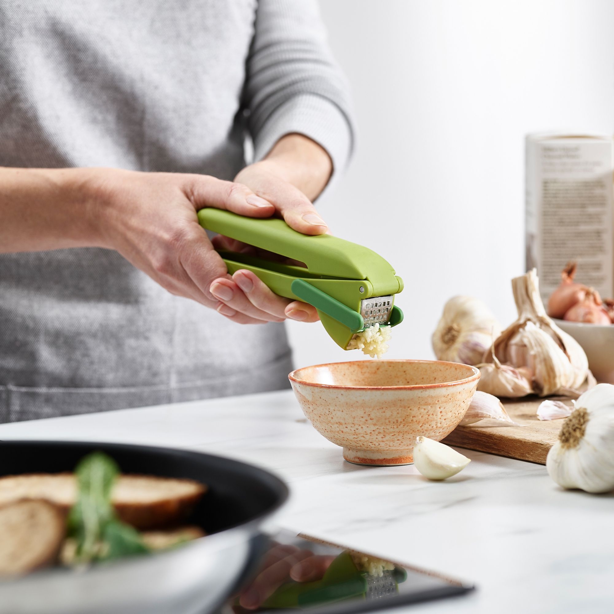 Joseph Joseph - CleanForce™ Garlic Press