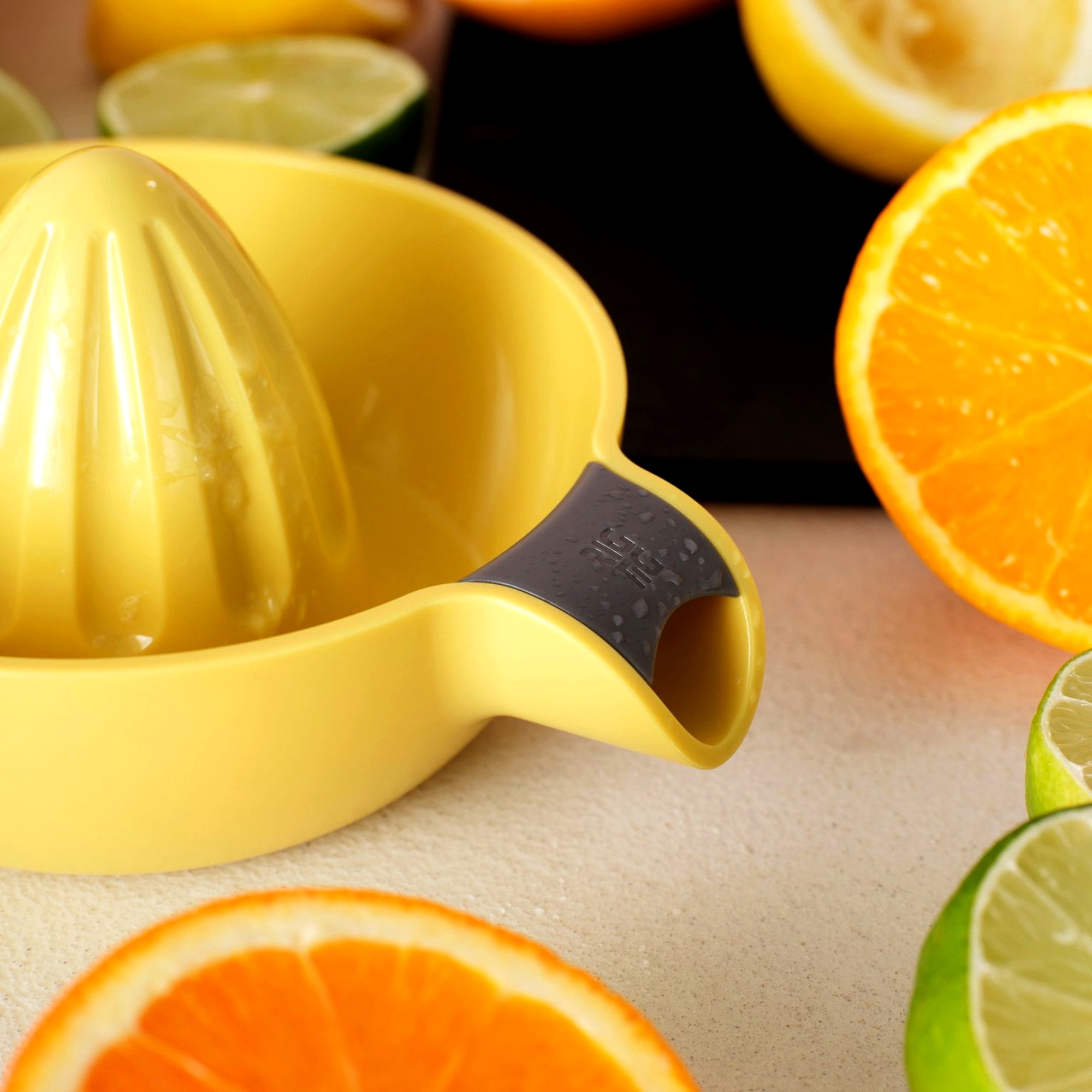 RIG TIG - citrus juicer JUICY - Yellow