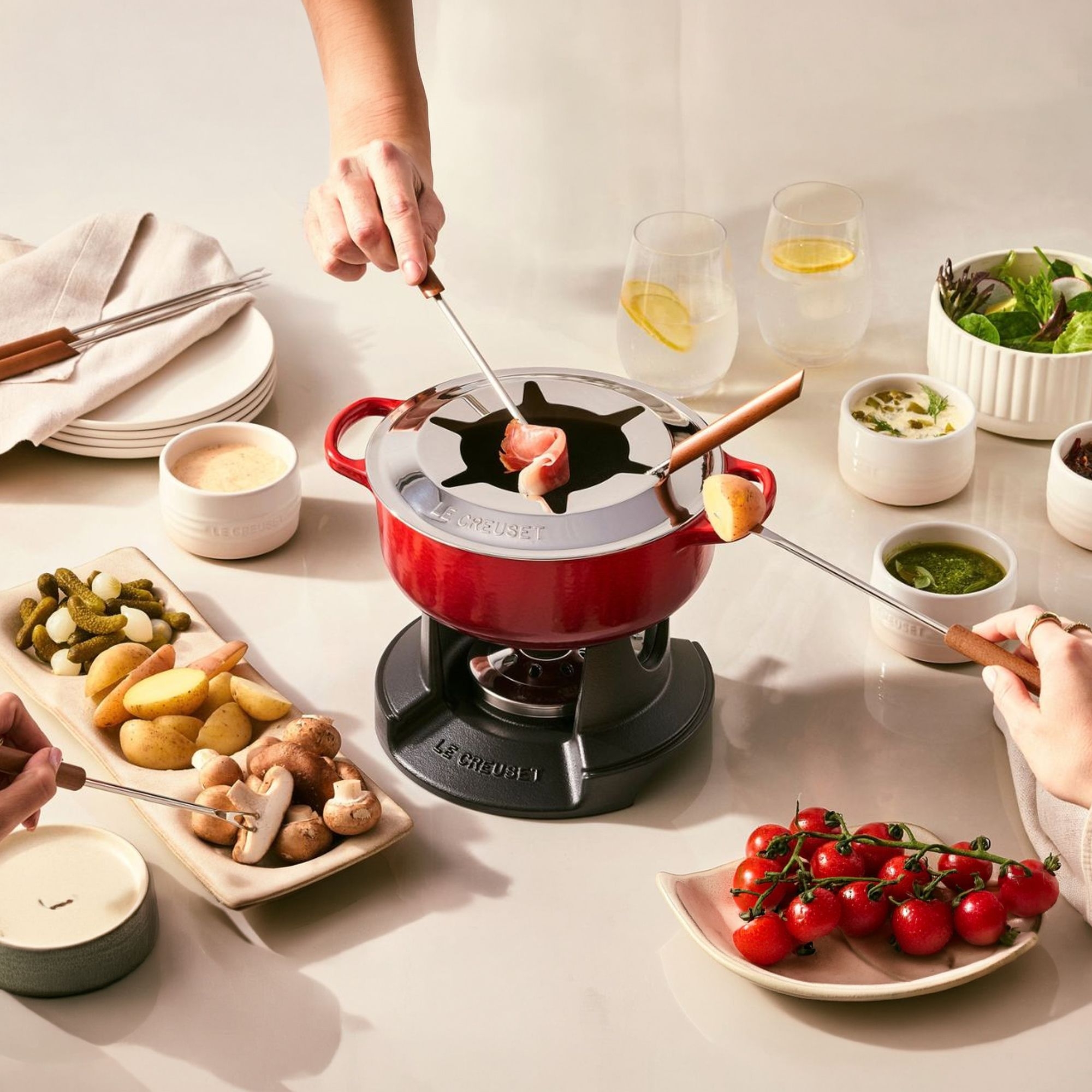 Le Creuset - Signature cast-iron fondue set