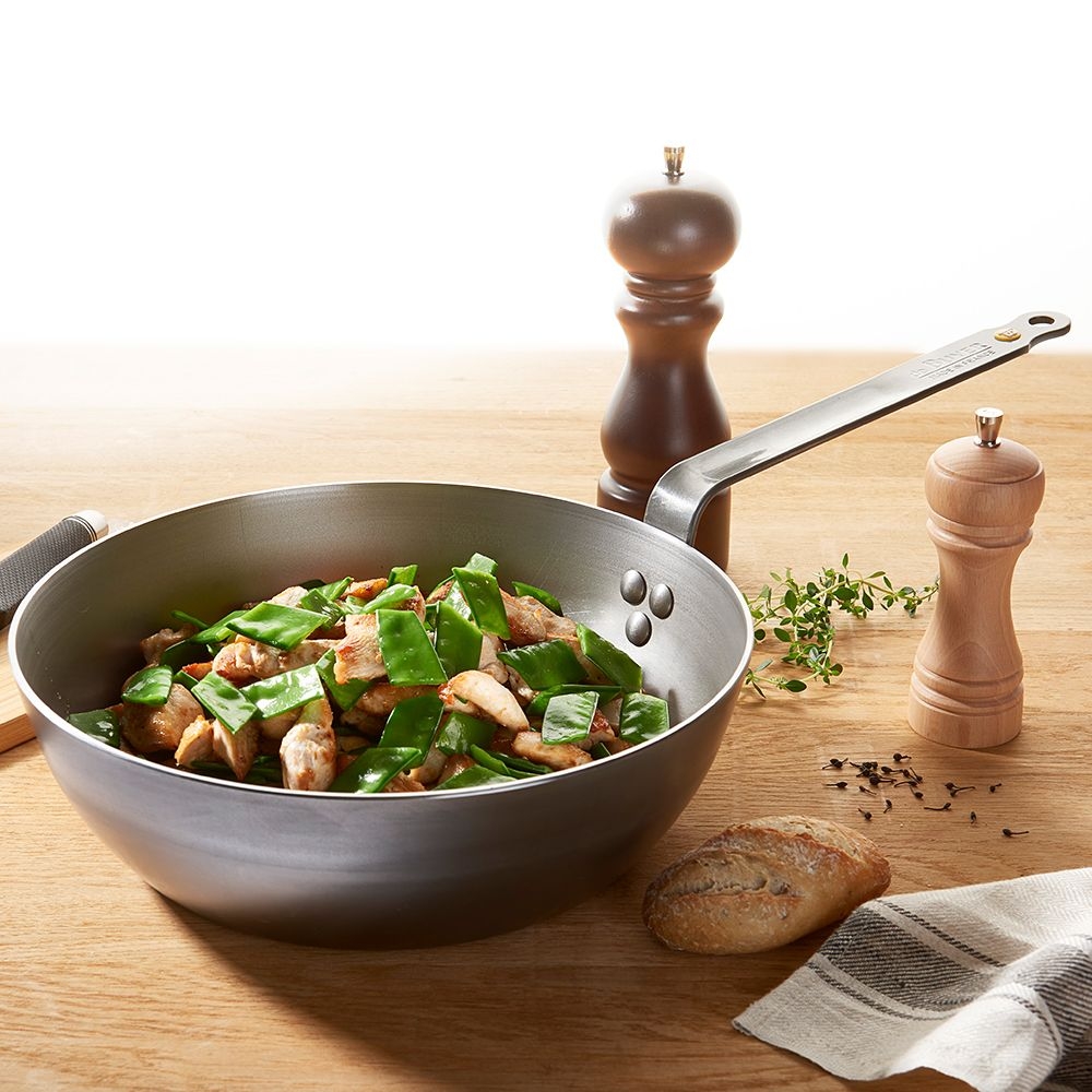 de Buyer - Country pan 24 cm + Frypan 28 cm + Turner + stoving oil de Buyer - Country pan 24 cm + Frypan 28 cm + Turner + stoving oil