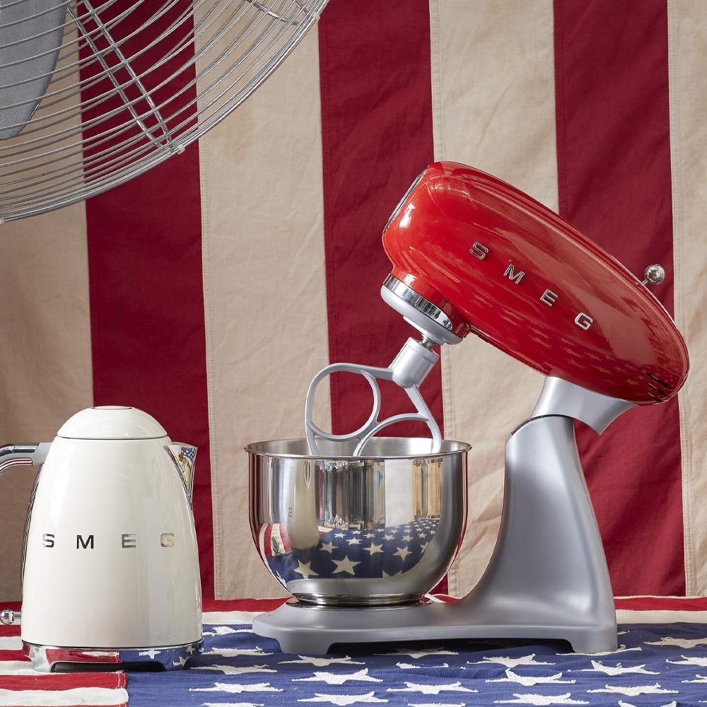Smeg - Küchenmaschine SMF02 - Rot Smeg - Küchenmaschine SMF02 - Rot