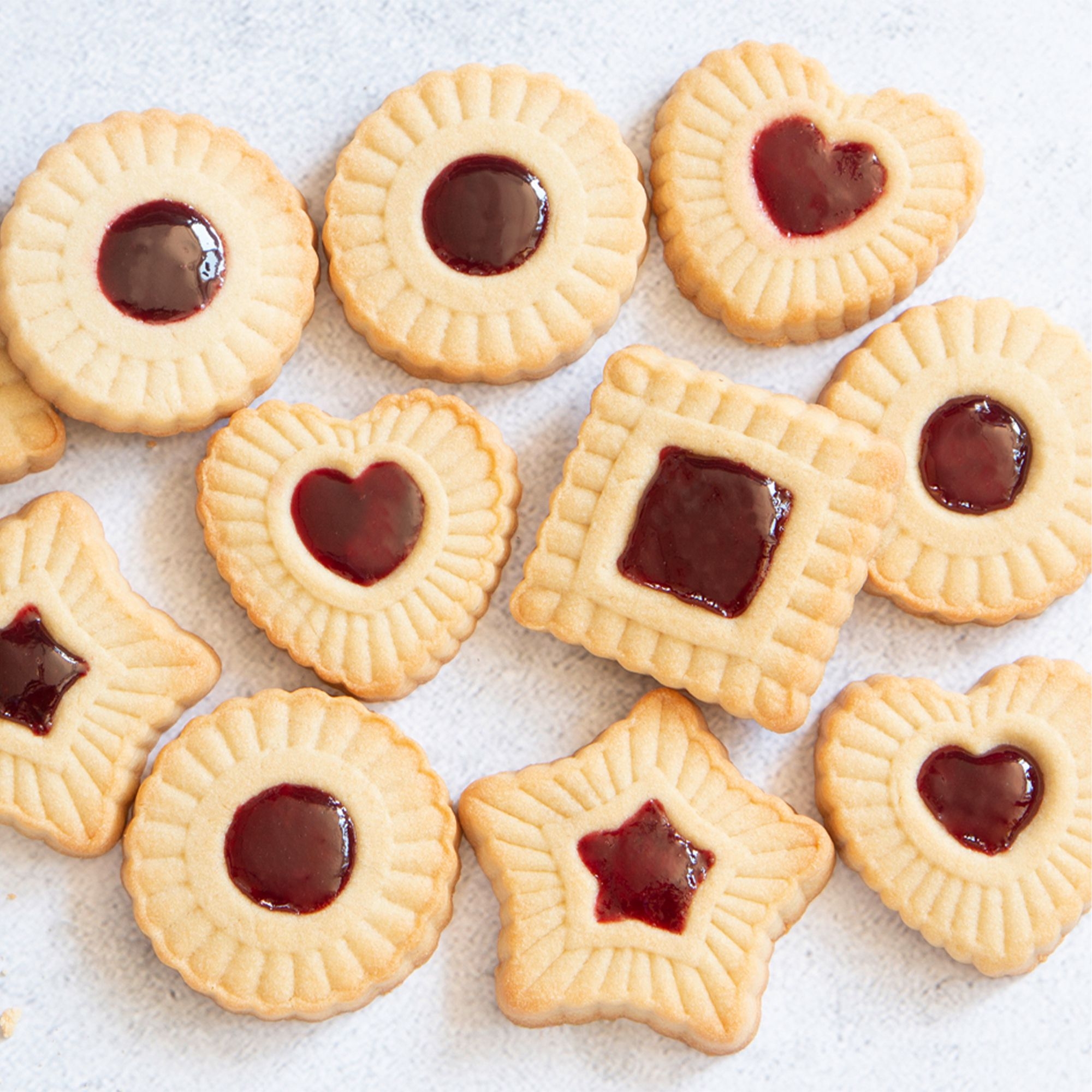 Städter - Cookie cutter with ejector - Wavy circle - with embossing and ejector