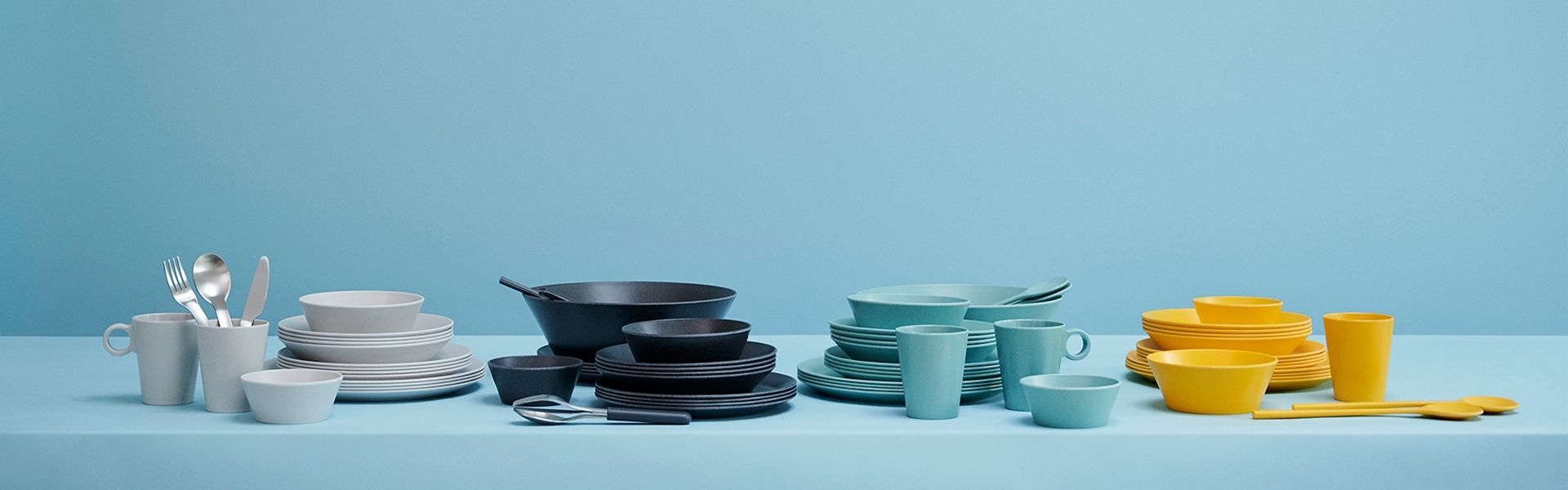 Extensive colourful melamine dinnerware set