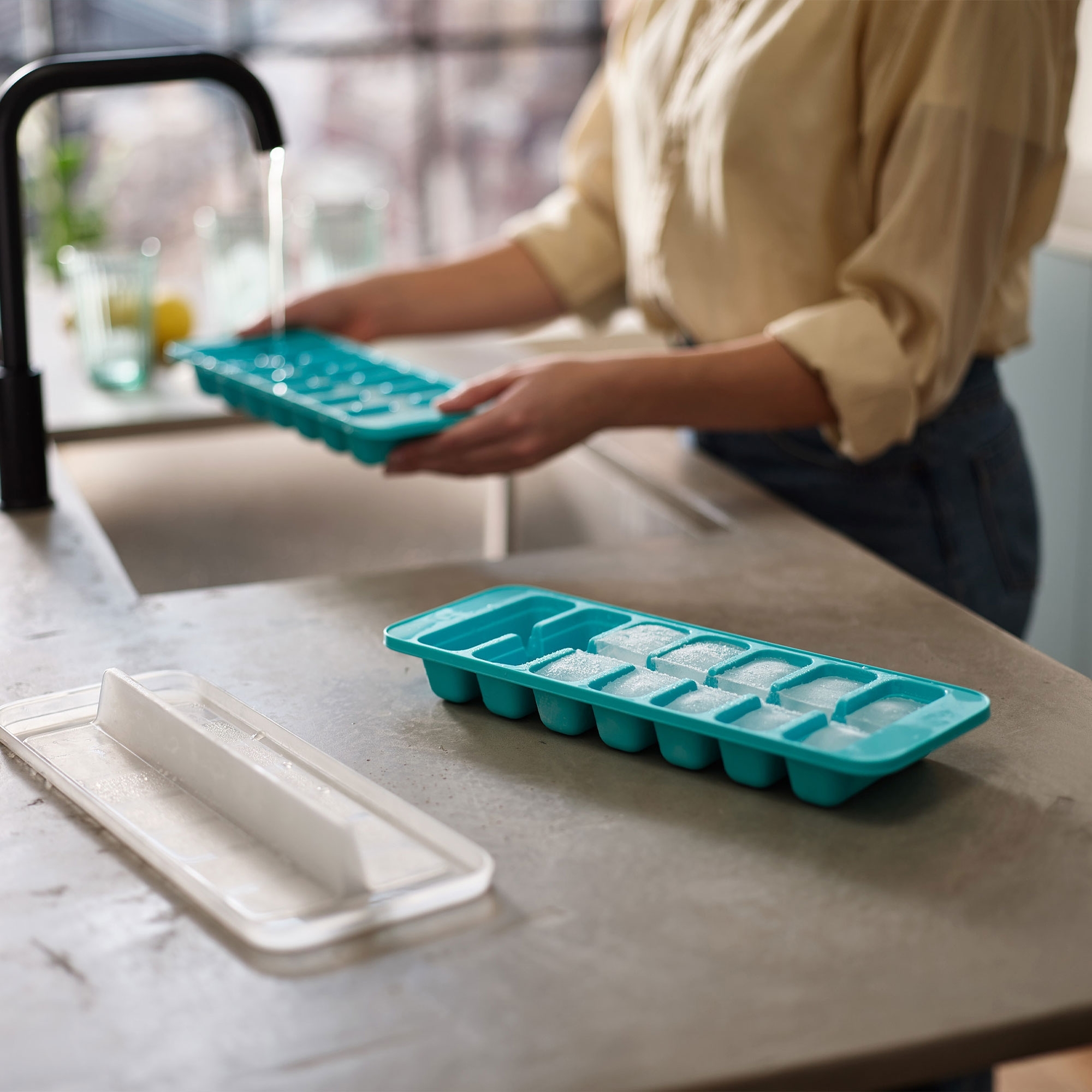 Joseph Joseph - Flow™ Easy-fill ice cube tray - 2-pack - turquoise Joseph Joseph - Flow™ Easy-fill ice cube tray - 2-pack - turquoise