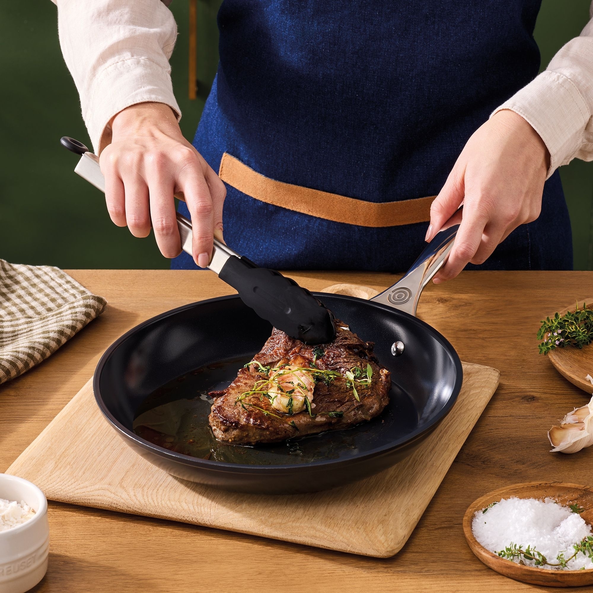 Le Creuset - Pfanne Flach 24 cm - Essential Keramik-Antihaft
