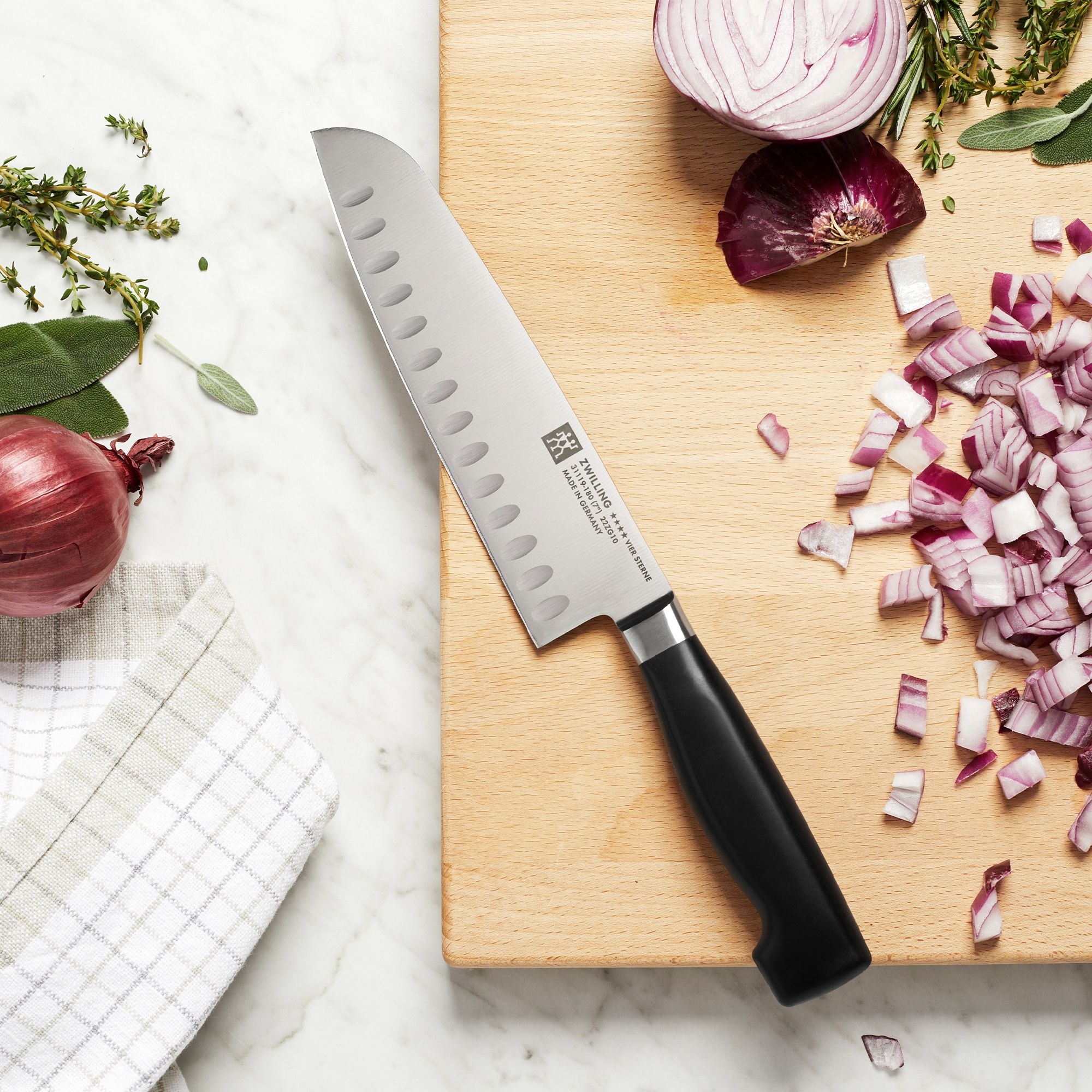 ZWILLING - Santoku mit Kullen | Vier Sterne | 18 cm ZWILLING - Santoku mit Kullen | Vier Sterne | 18 cm