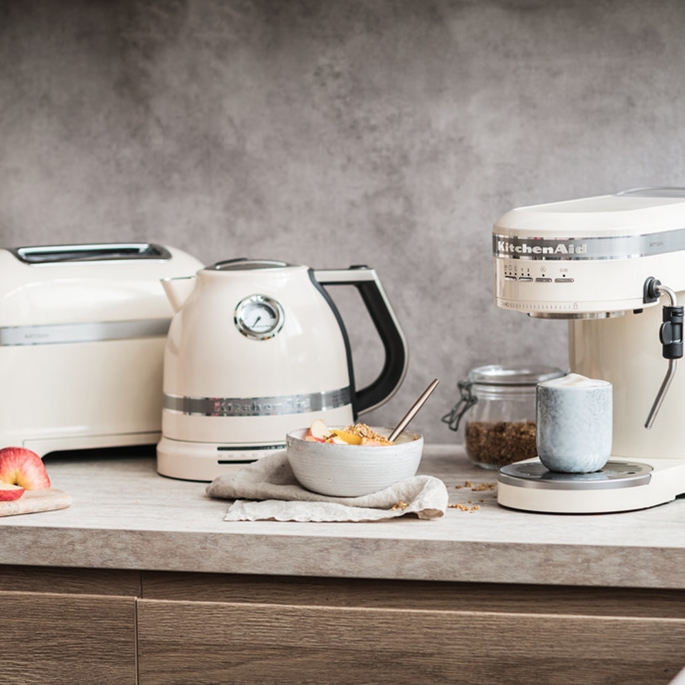 KitchenAid - Artisan 1.5 L Kettle - Almond Cream KitchenAid - Artisan 1.5 L Kettle - Almond Cream