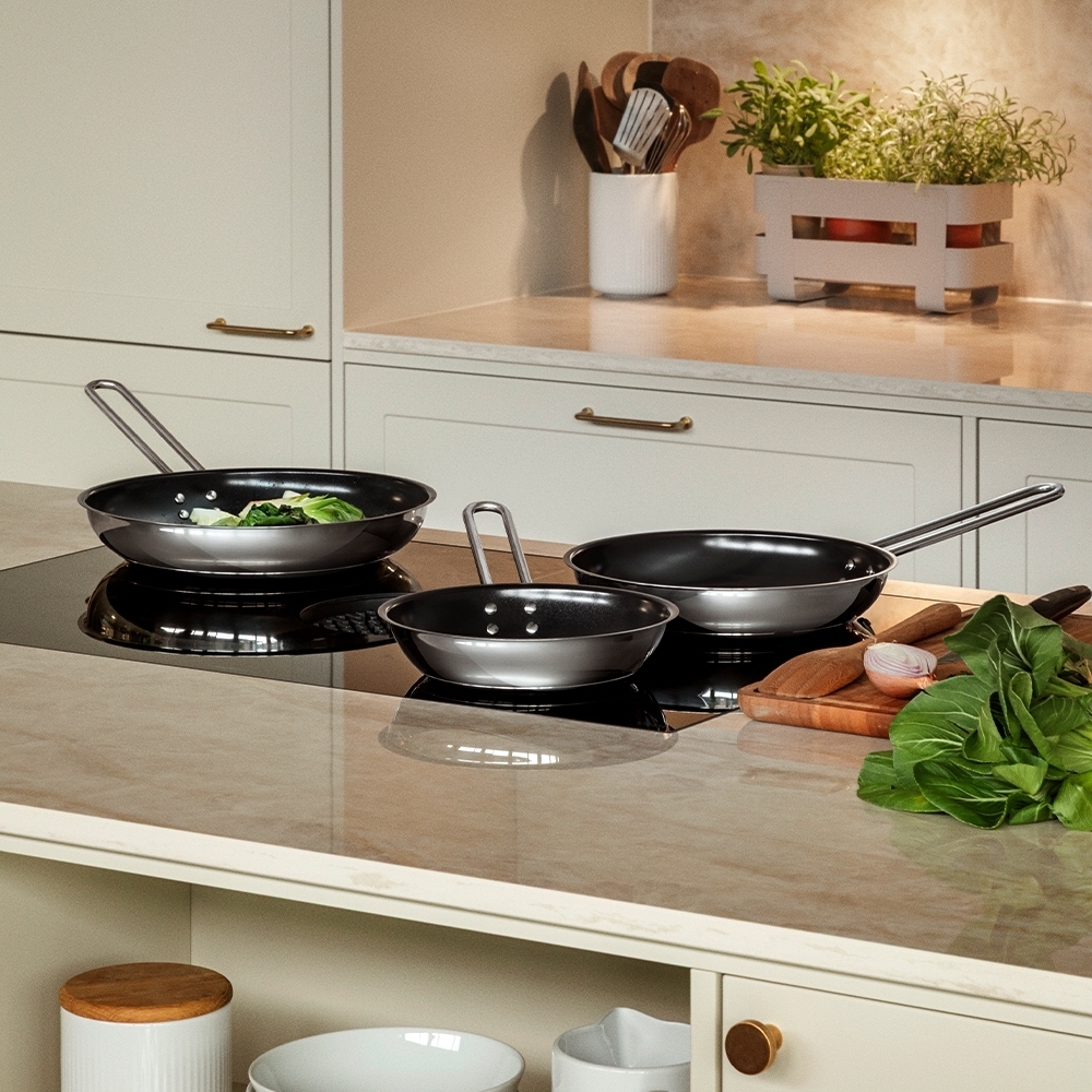 Eva Trio - Stainless Steel Frying pan 24 cm | Slip-Let® Laser Titanium