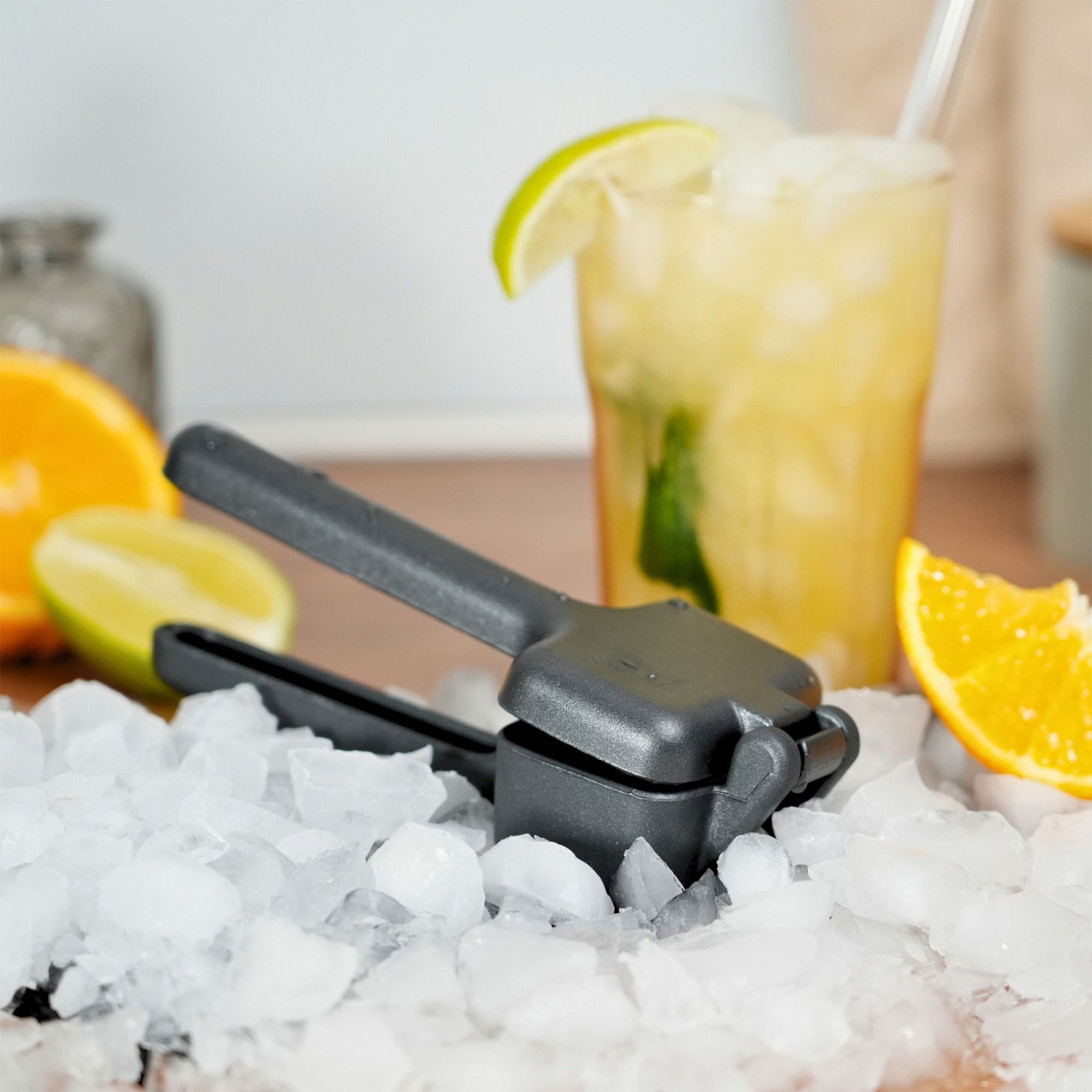 Westmark - Ice crusher »Cuby« Black Edition