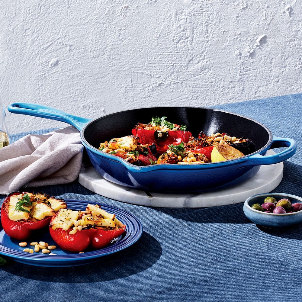 Le Creuset - Signature Cast Iron Skillet Le Creuset - Signature Cast Iron Skillet