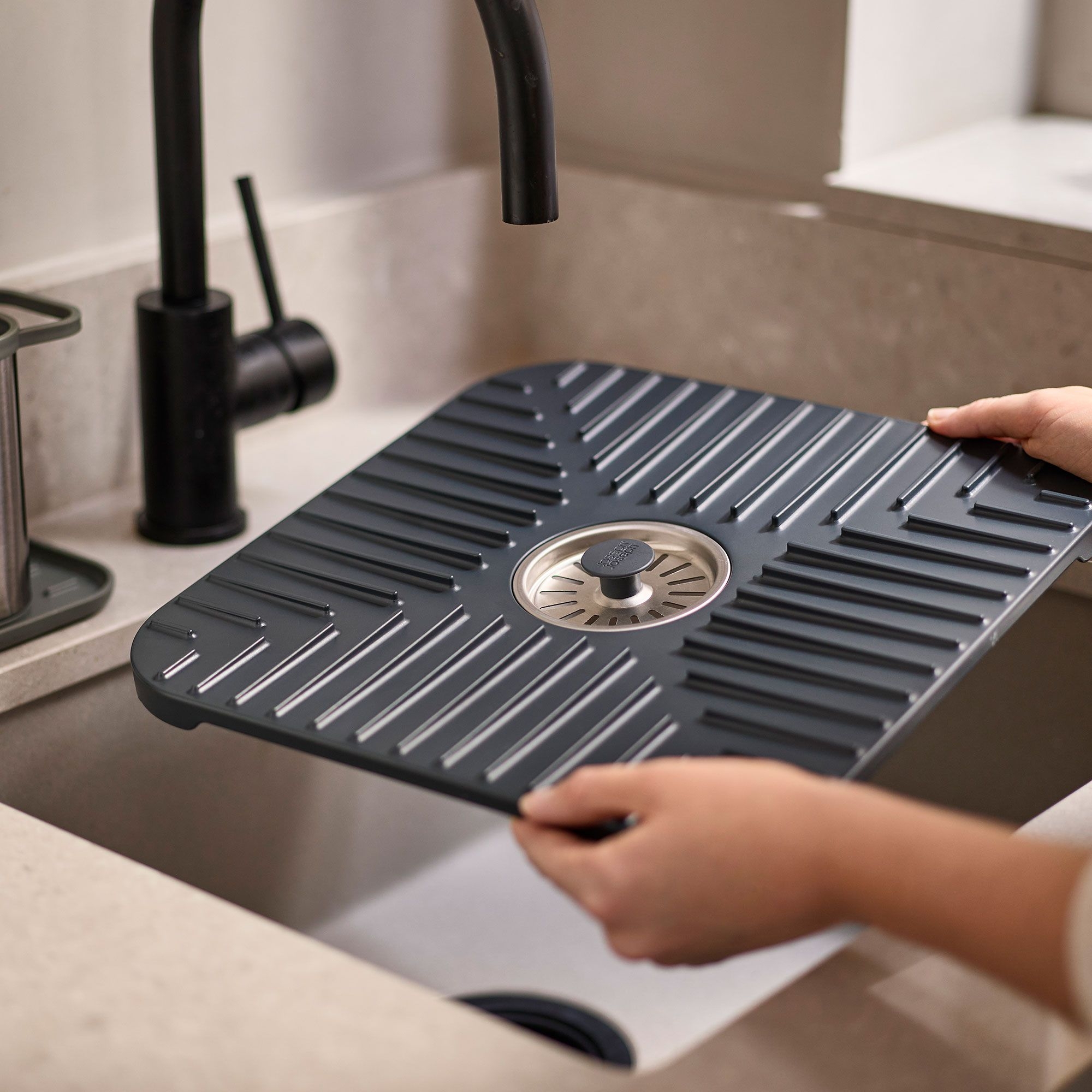 Joseph Joseph - SinkShield™ sink protection gray -  30 cm Joseph Joseph - SinkShield™ sink protection gray -  30 cm