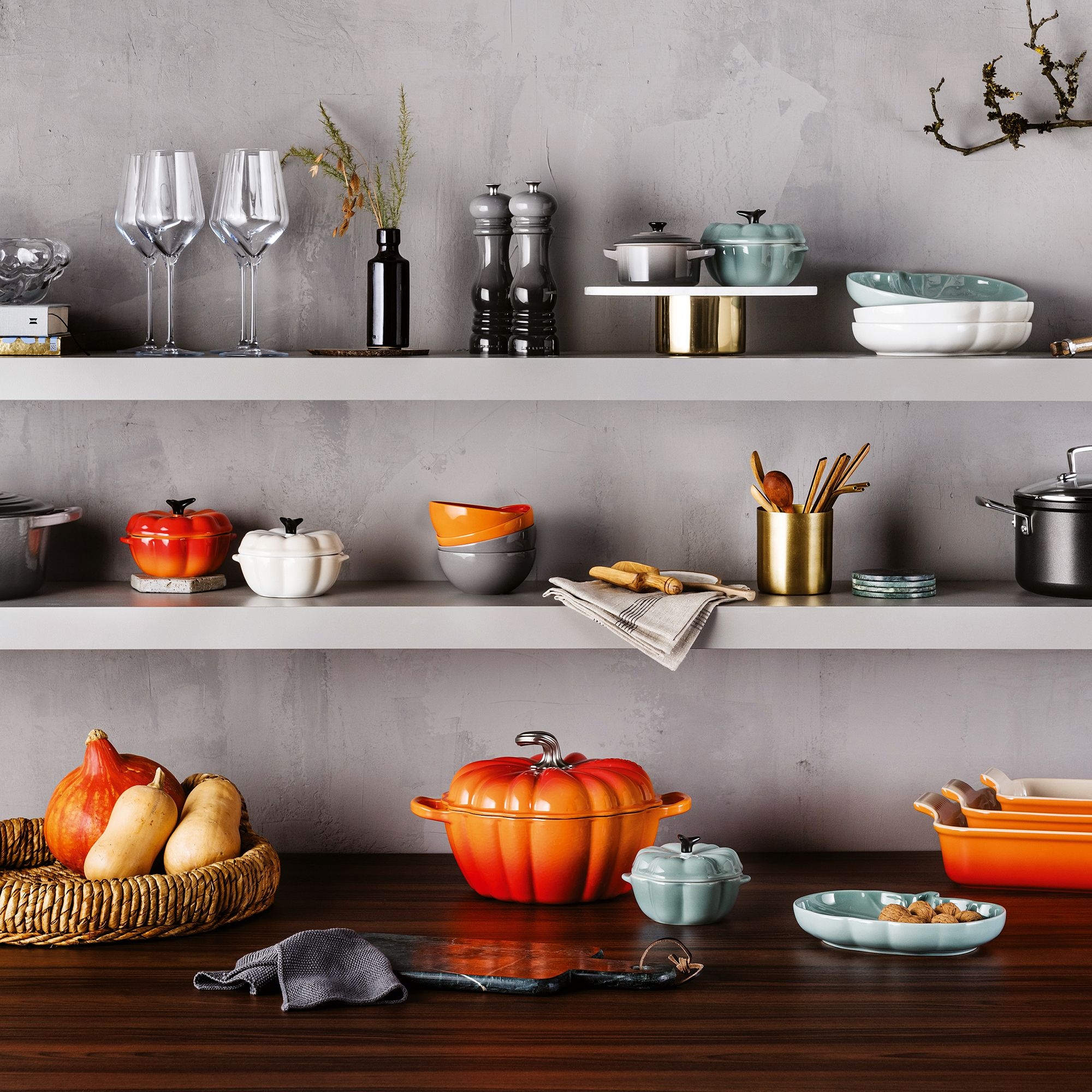 Le Creuset - Kürbis Bräter Signature 24 cm - Ofenrot Le Creuset - Kürbis Bräter Signature 24 cm - Ofenrot