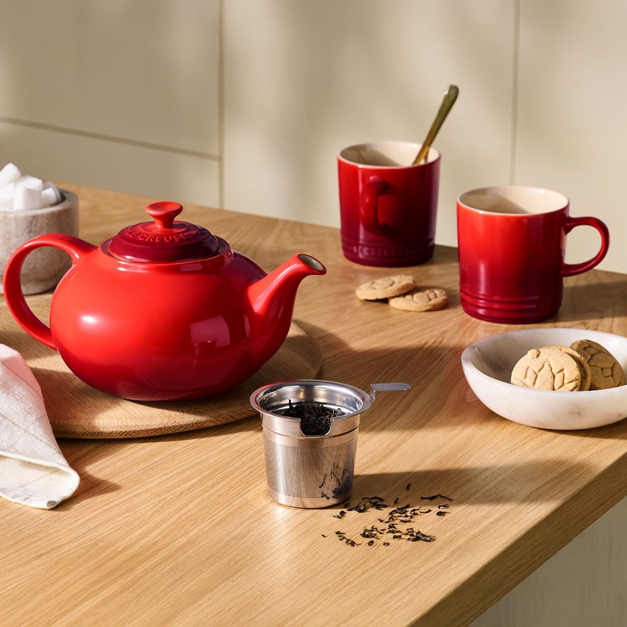 Le Creuset - Teapot with infuser 1.3 litres - Cerise