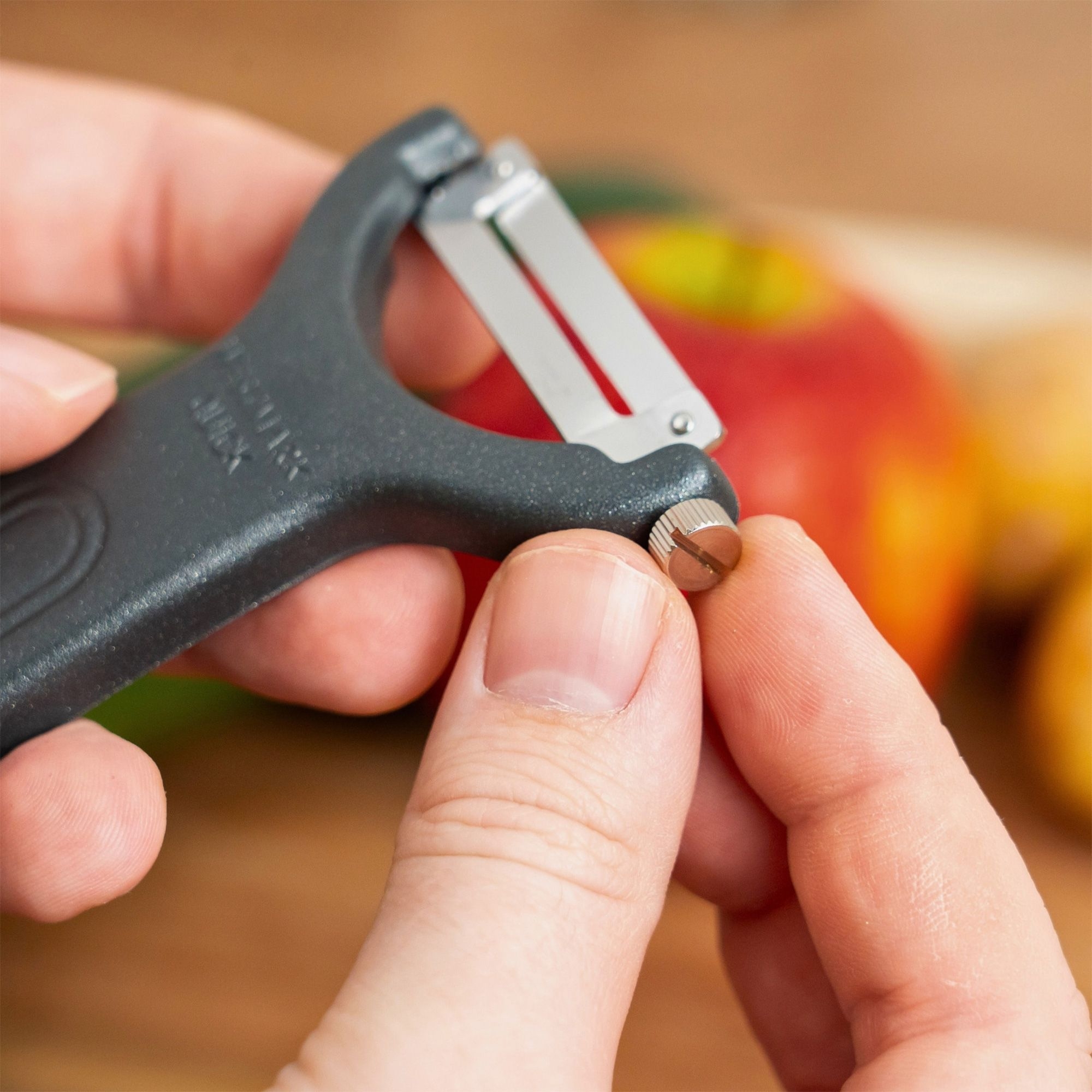 Westmark - Vegetable/asparagus swivel peeler »Quick« - Black Edition