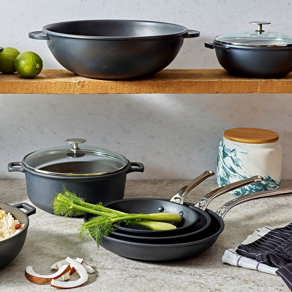 de Buyer - CHOC EXTREME - Non-Stick WOK 32 cm with 2 handles de Buyer - CHOC EXTREME - Non-Stick WOK 32 cm with 2 handles