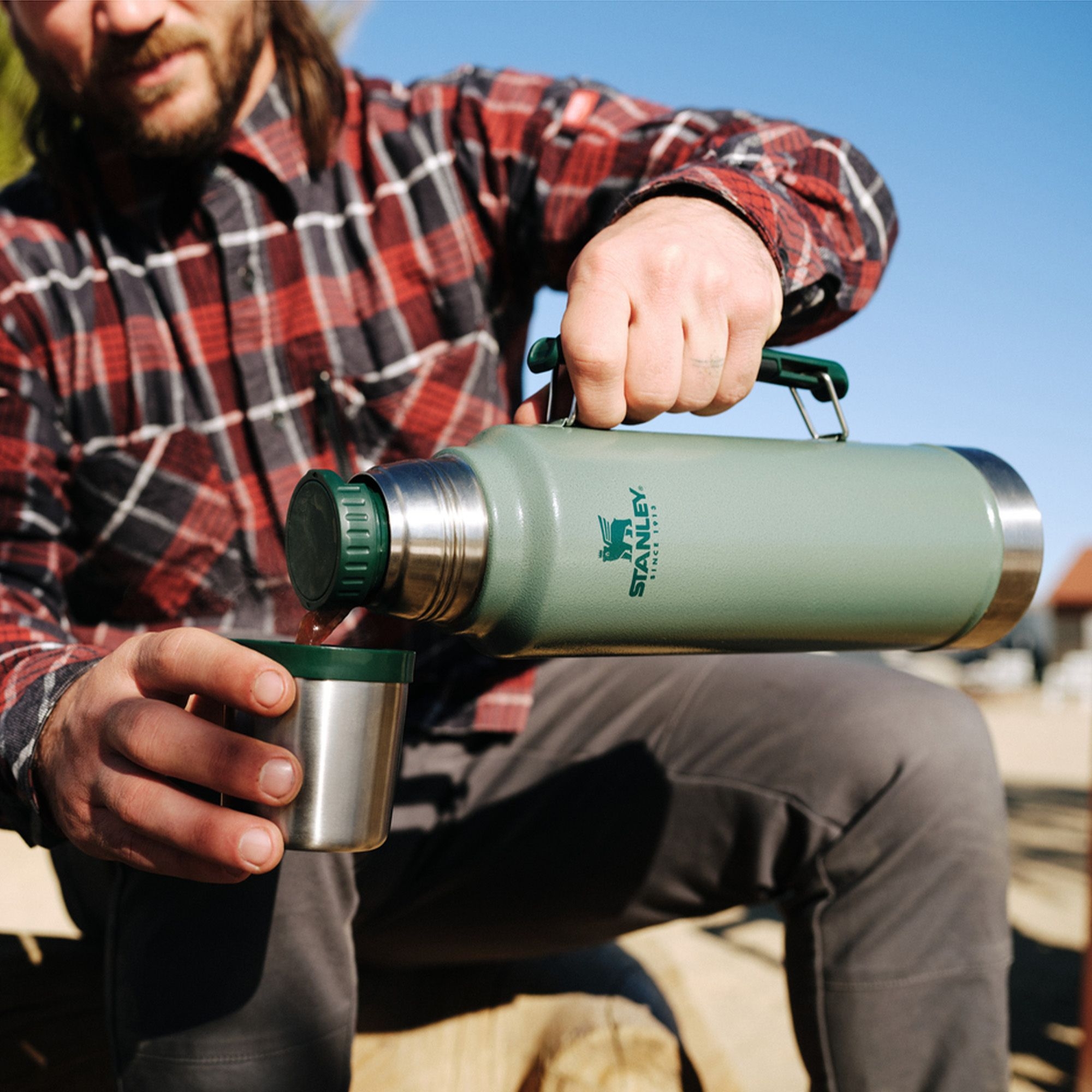Stanley - Classic Insulated Bottle - 1.0 l - Hammertone Green Stanley - Classic Insulated Bottle - 1.0 l - Hammertone Green