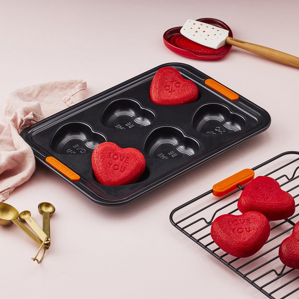 Le Creuset - 6er Herzform mit Text Le Creuset - 6er Herzform mit Text