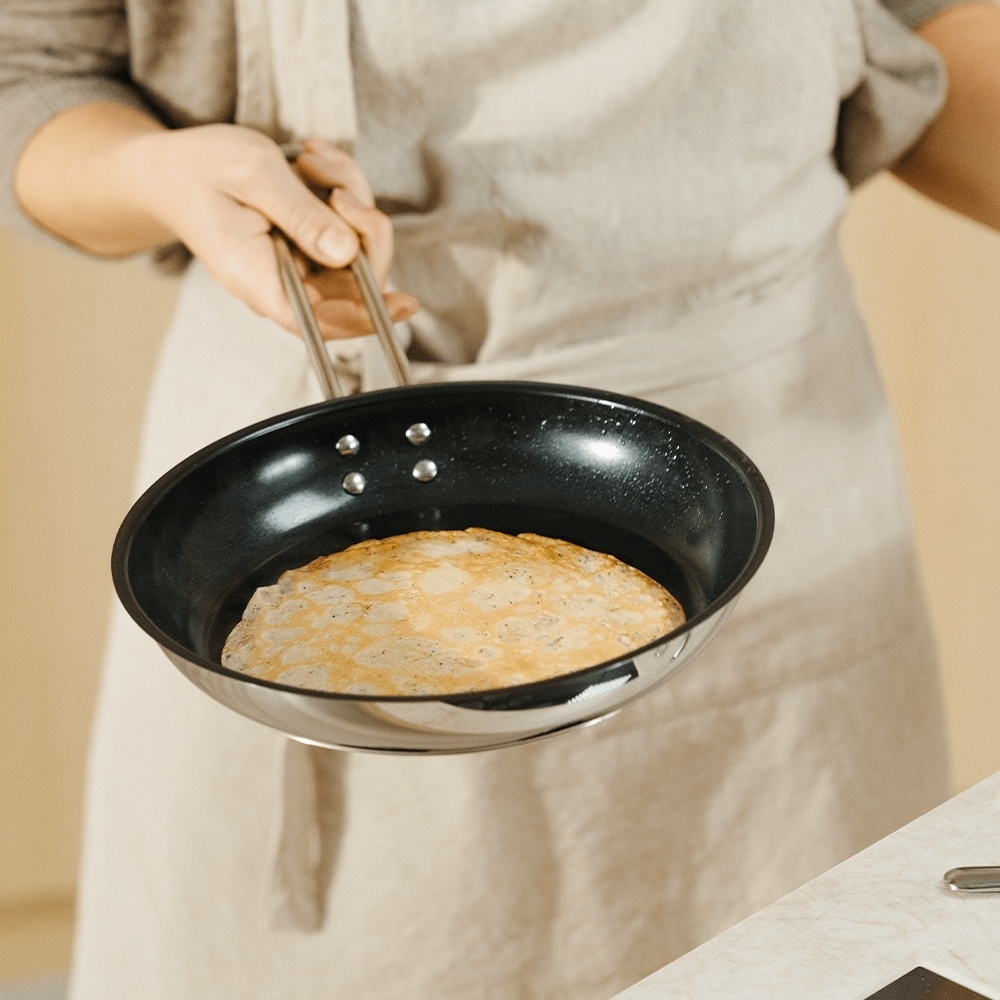 Eva Trio - Stainless Steel Frying pan 28 cm | Slip-Let® Laser Titanium