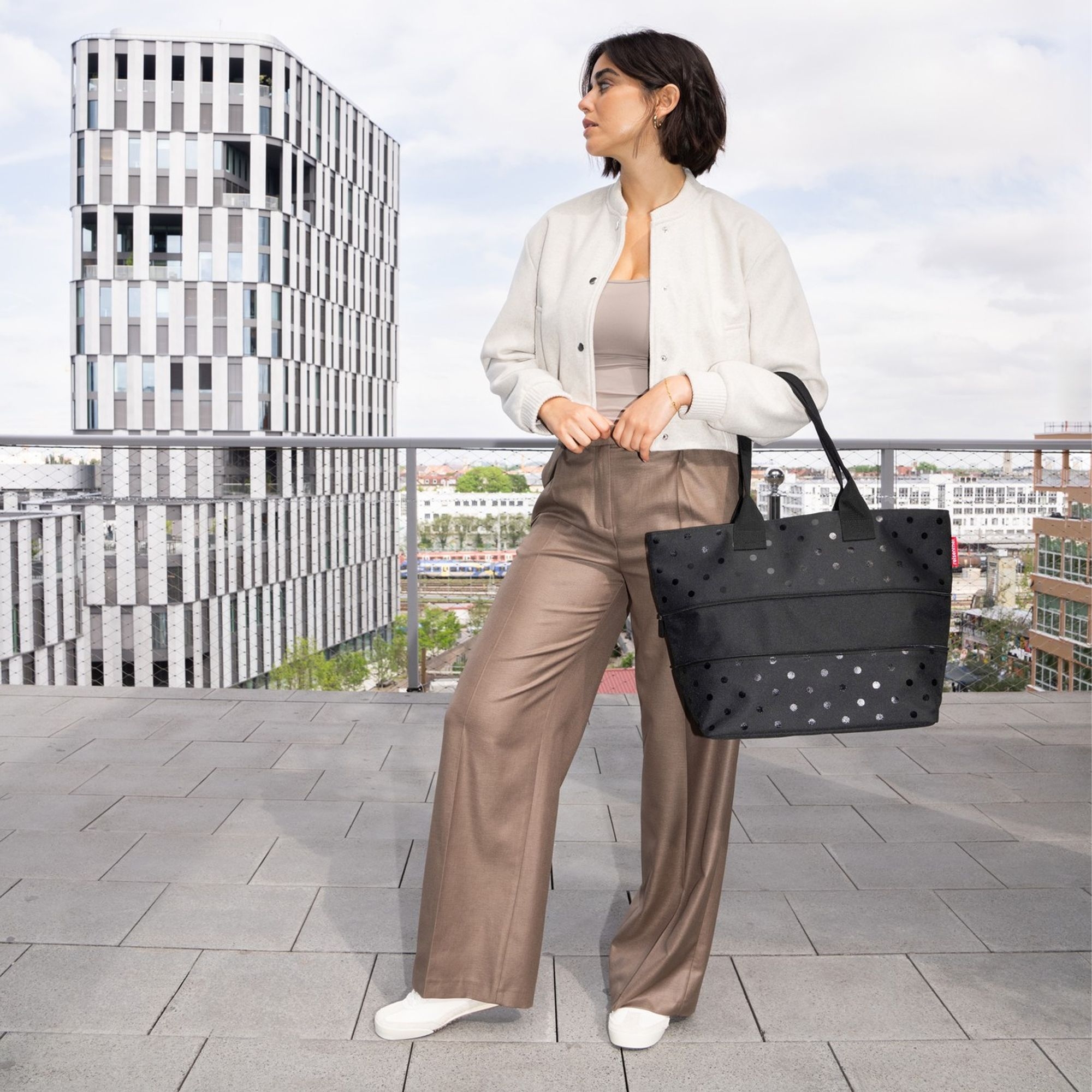 reisenthel - shopper e1 - glossy dots black