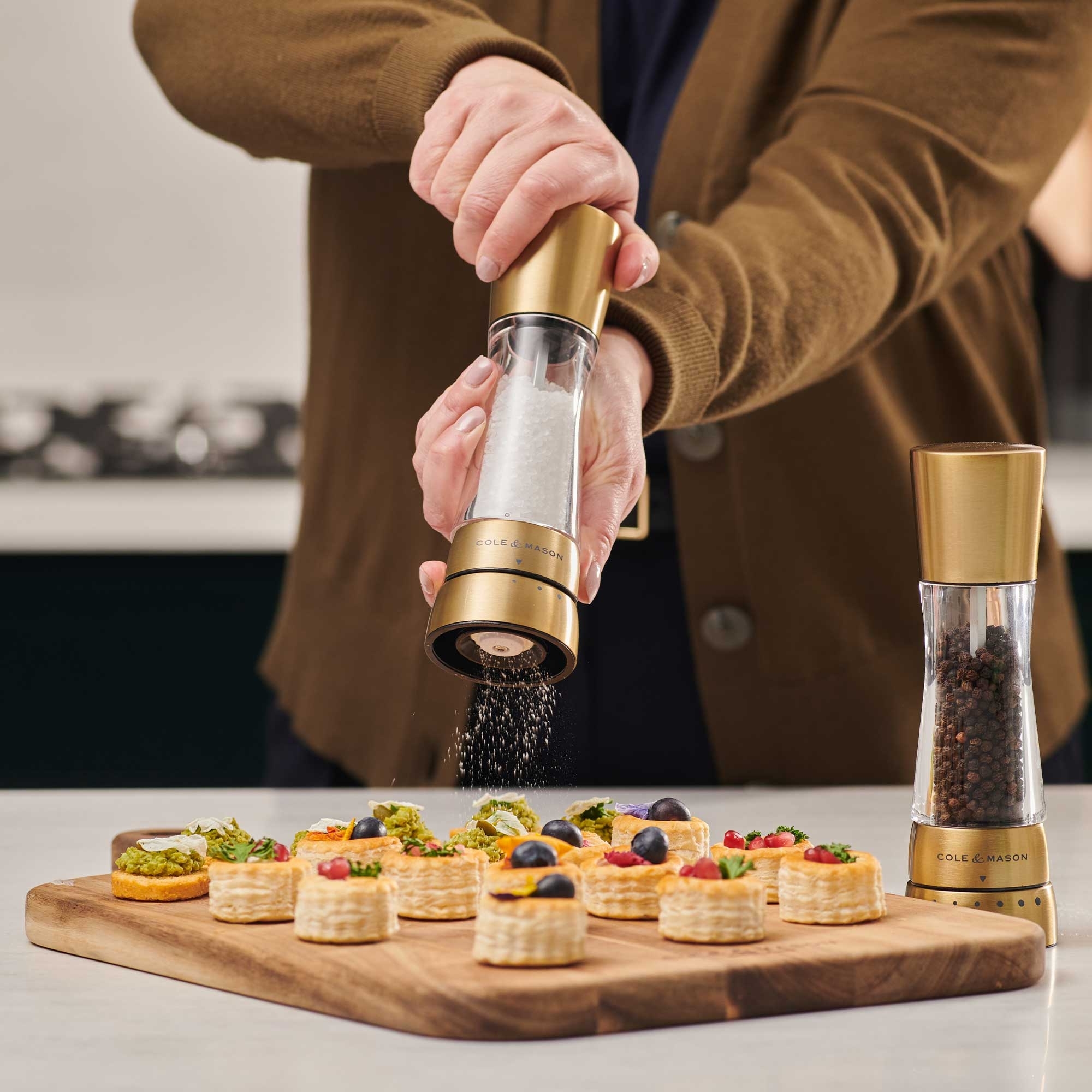 COLE & MASON - Derwent Pepper and Salt Mill Set | Matte Gold