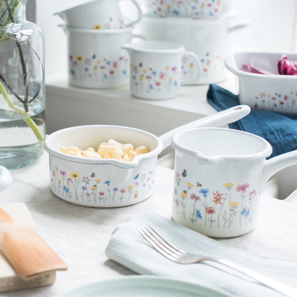 Riess special decor - FLORA - beak pot with handle 0.75 L Riess special decor - FLORA - beak pot with handle 0.75 L