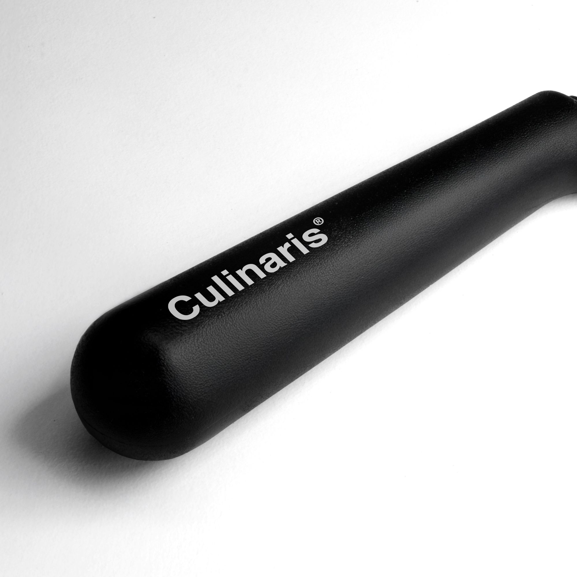 Ergonomic black handle of the P-peeler PELARIO