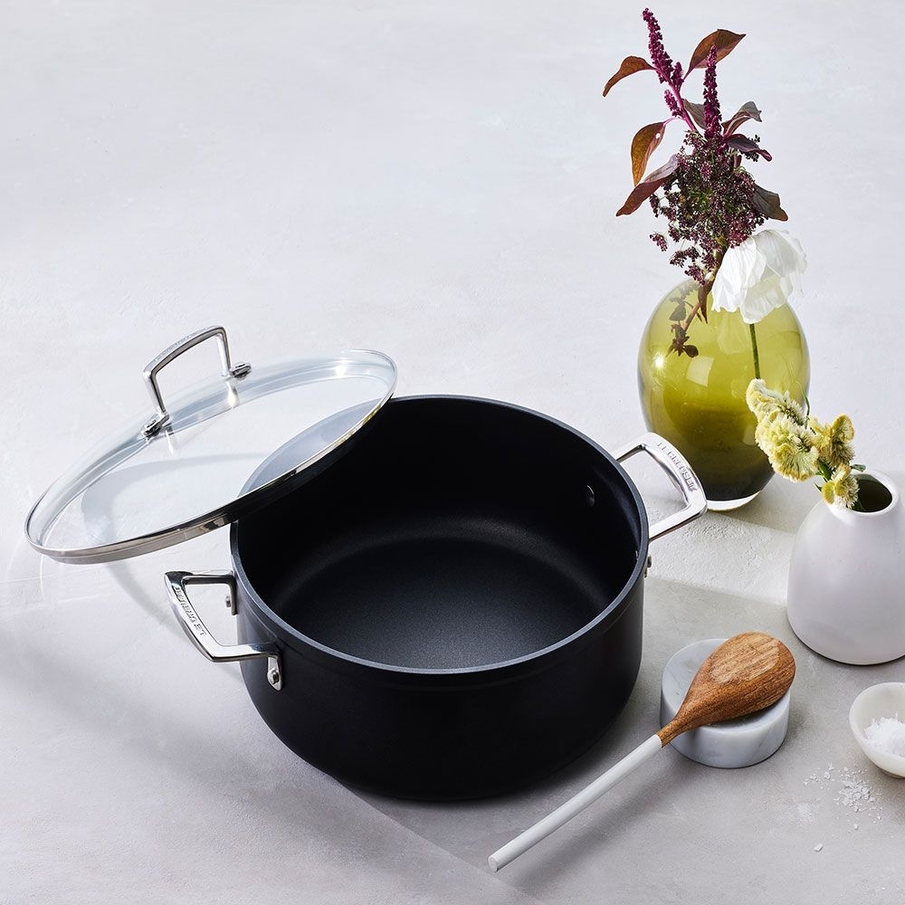 Le Creuset - Toughened Non-Stick Deep Casserole Le Creuset - Toughened Non-Stick Deep Casserole