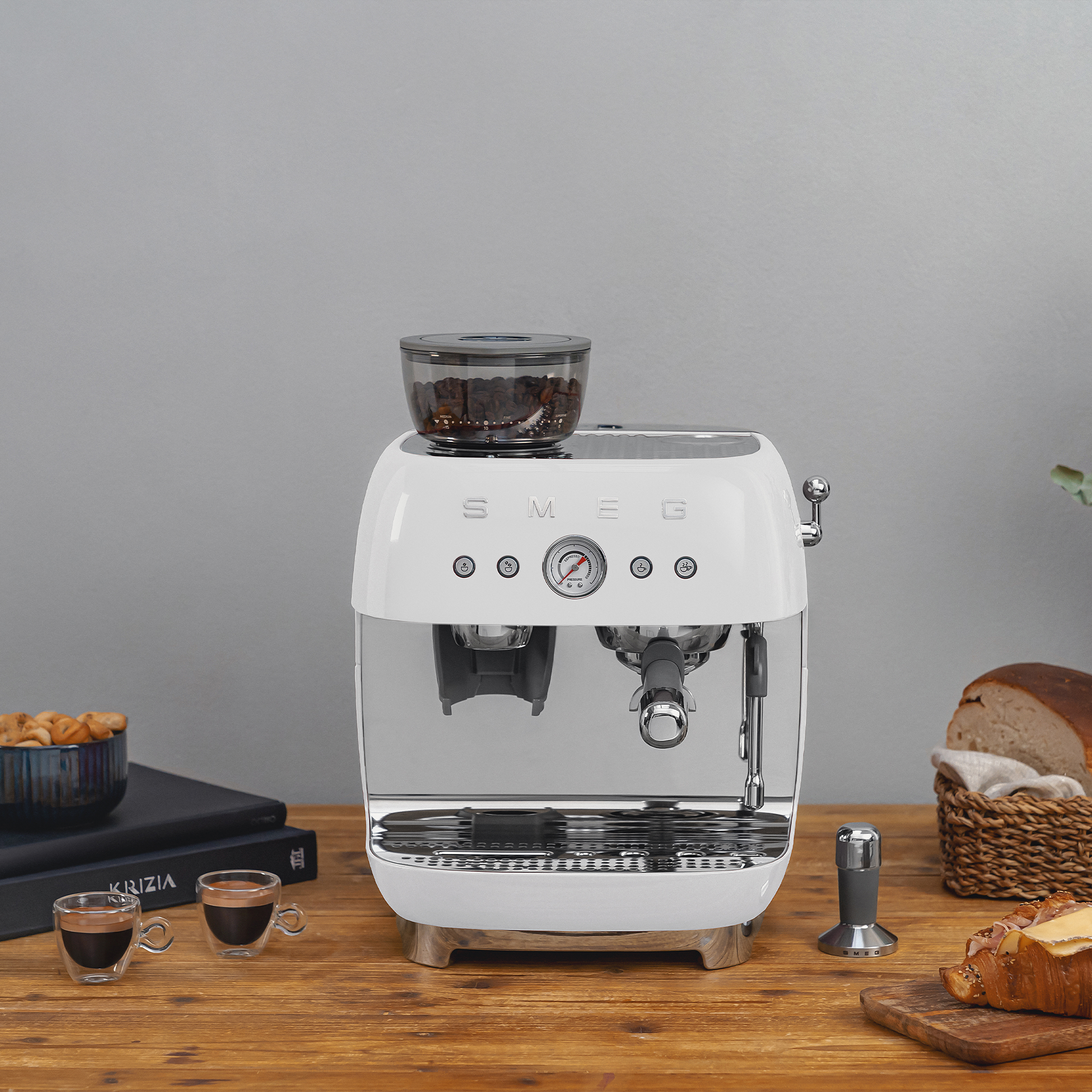 SMEG Espressomaschine mit Mahlwerk 50's Style - weiß