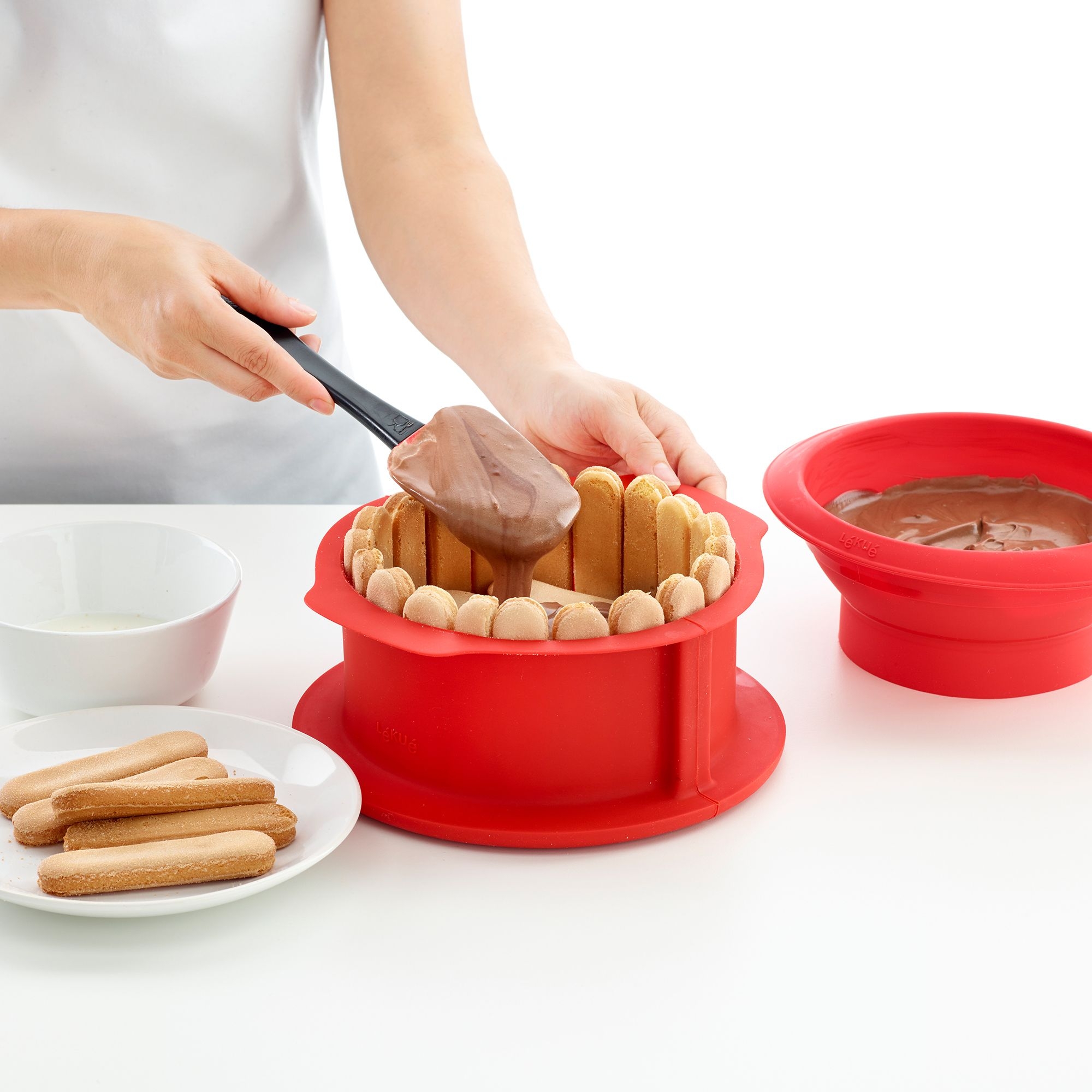 Lékué - Charlotte springform pan with plate, 18 cm red