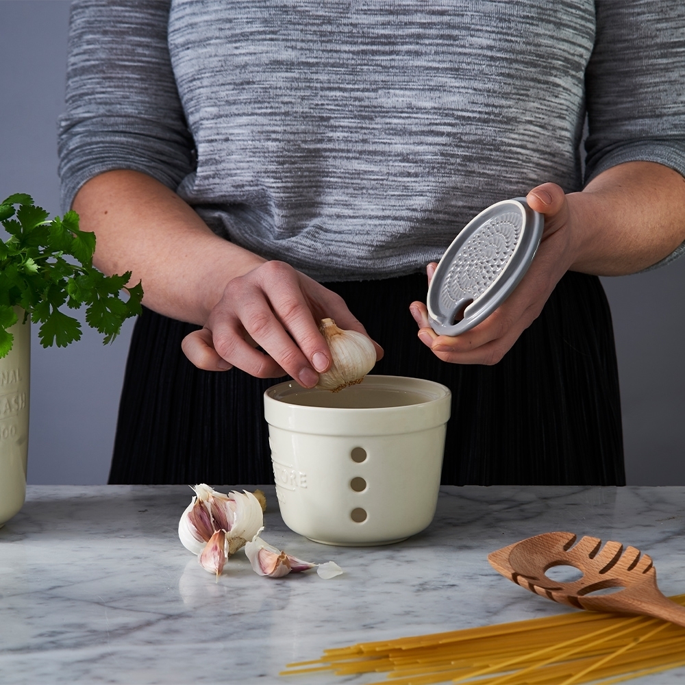 Mason Cash - Garlic Store & Grater Mason Cash - Garlic Store & Grater