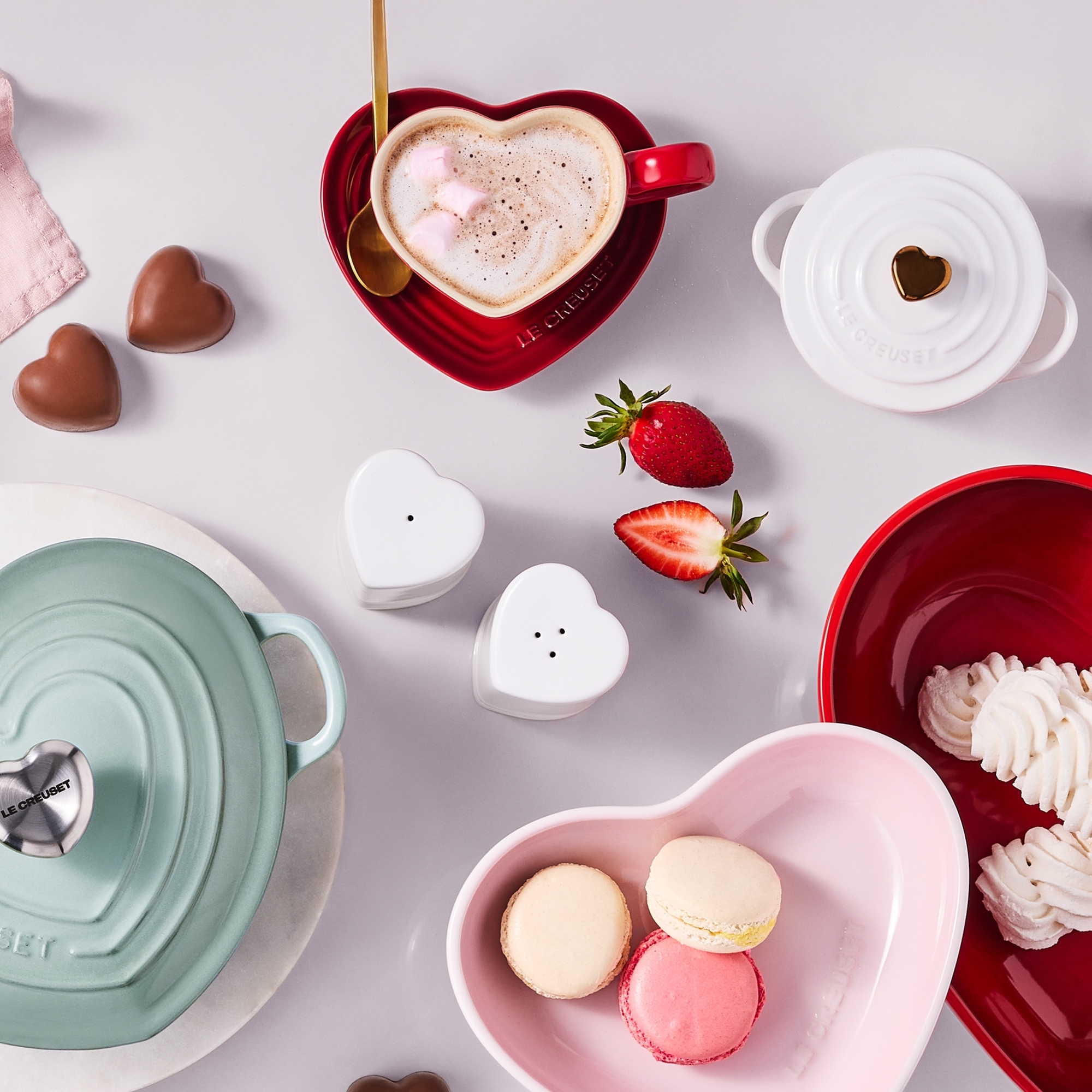 Le Creuset - 2er-Set Herzbecher mit Untertassen 200 ml - Heart Collection Le Creuset - 2er-Set Herzbecher mit Untertassen 200 ml - Heart Collection