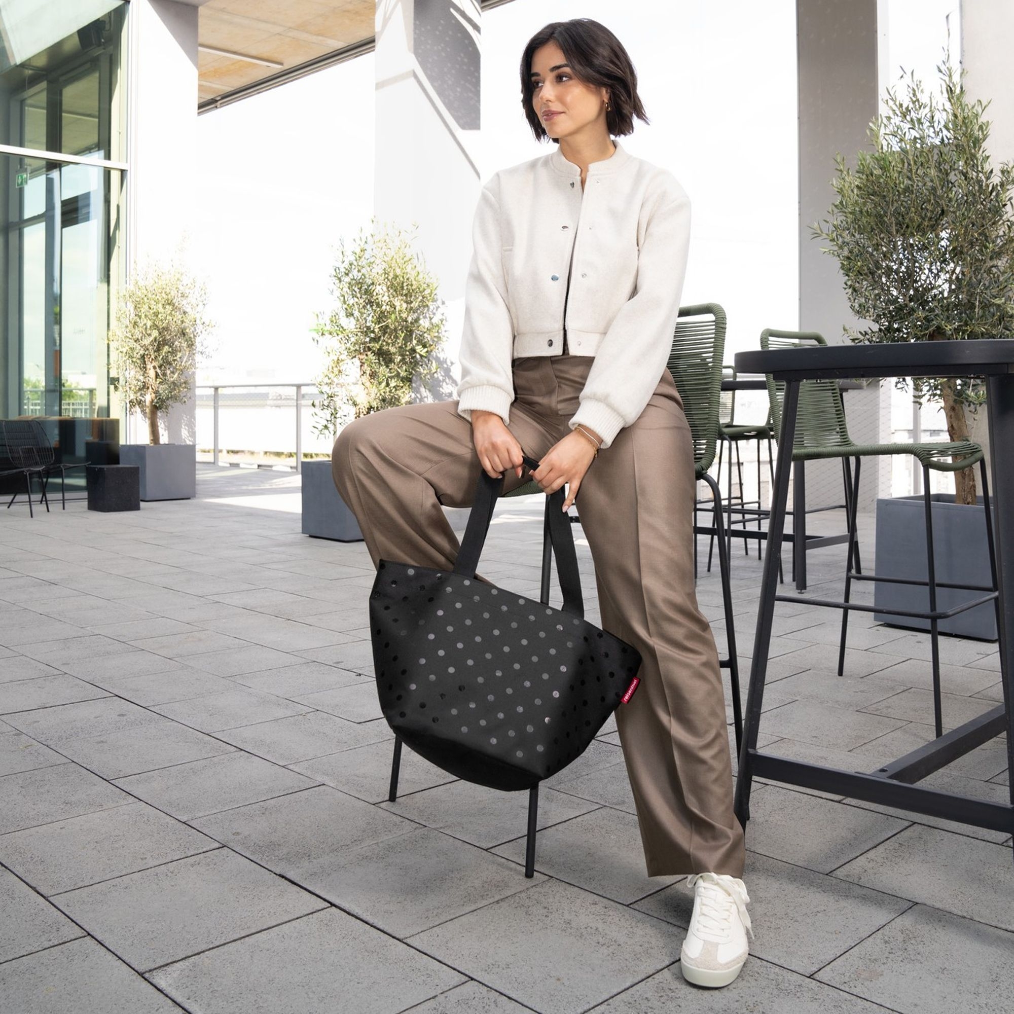 reisenthel - shopper M - glossy dots black