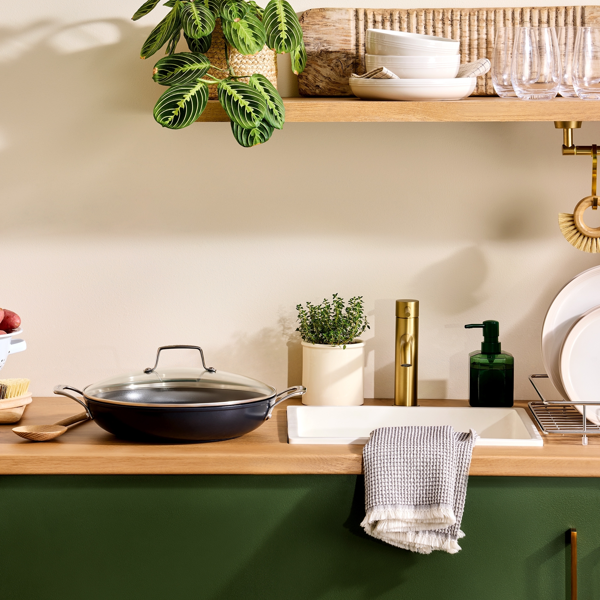 Le Creuset - Profipfanne 28 cm - Essential Keramik-Antihaft Le Creuset - Profipfanne 28 cm - Essential Keramik-Antihaft