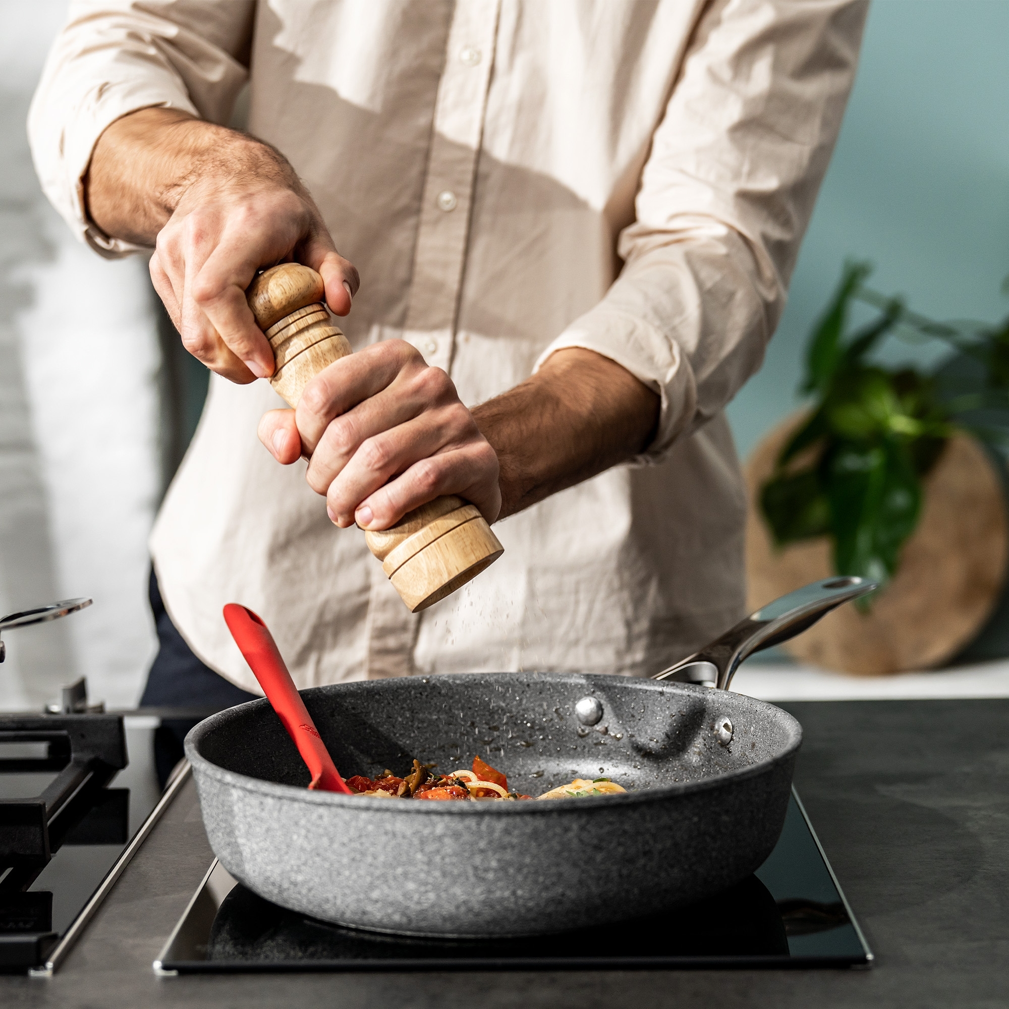 BALLARINI - Braising pan with glass lid | Salina | 28 cm | titanium-reinforced ceramic non-stick coating BALLARINI - Braising pan with glass lid | Salina | 28 cm | titanium-reinforced ceramic non-stick coating