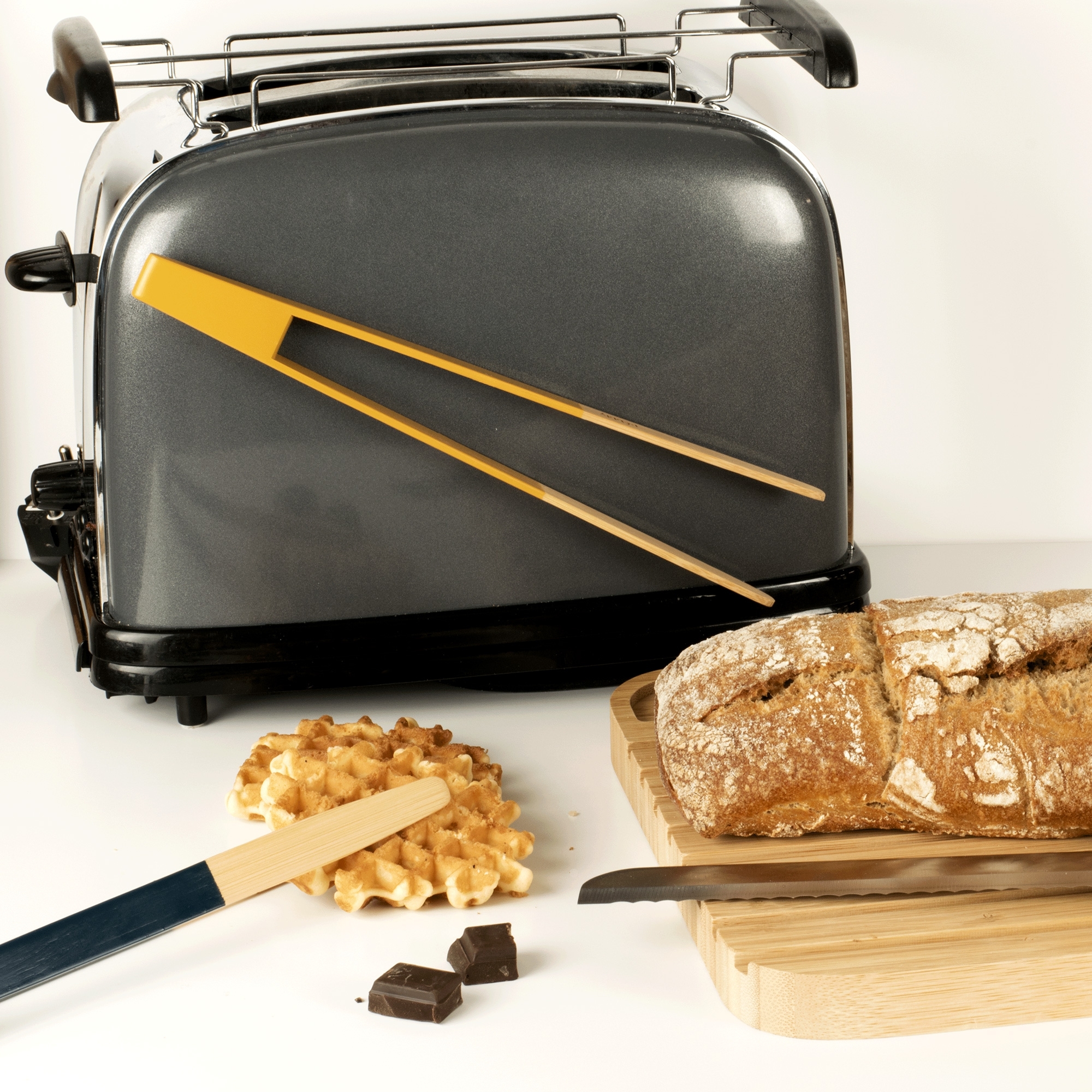 Pebbly - Magnetic Toast Tongs 24 cm - Bamboo POP - in different colours