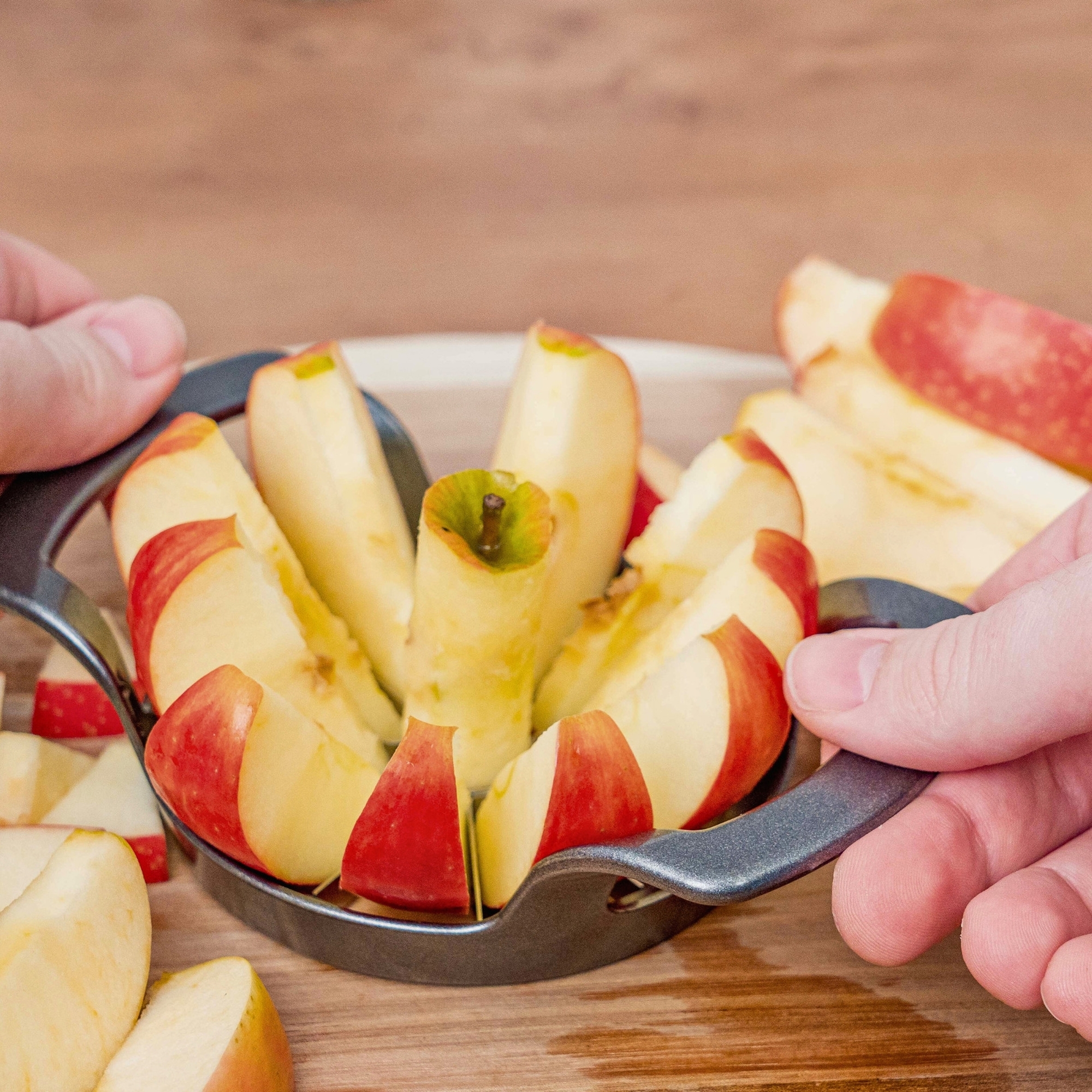 Westmark Divisorex Apfelteiler Black Edition im Einsatz