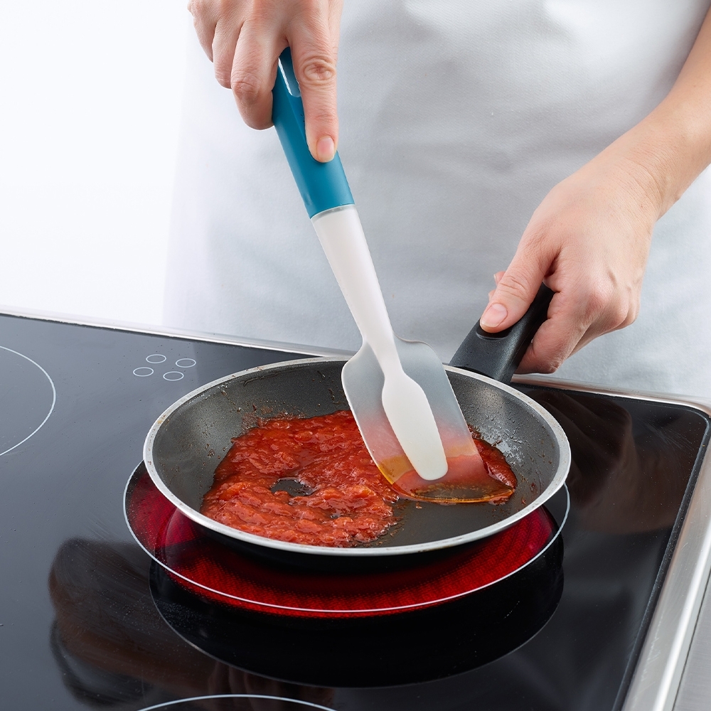 Lékué - silicone dough scraper, different colors