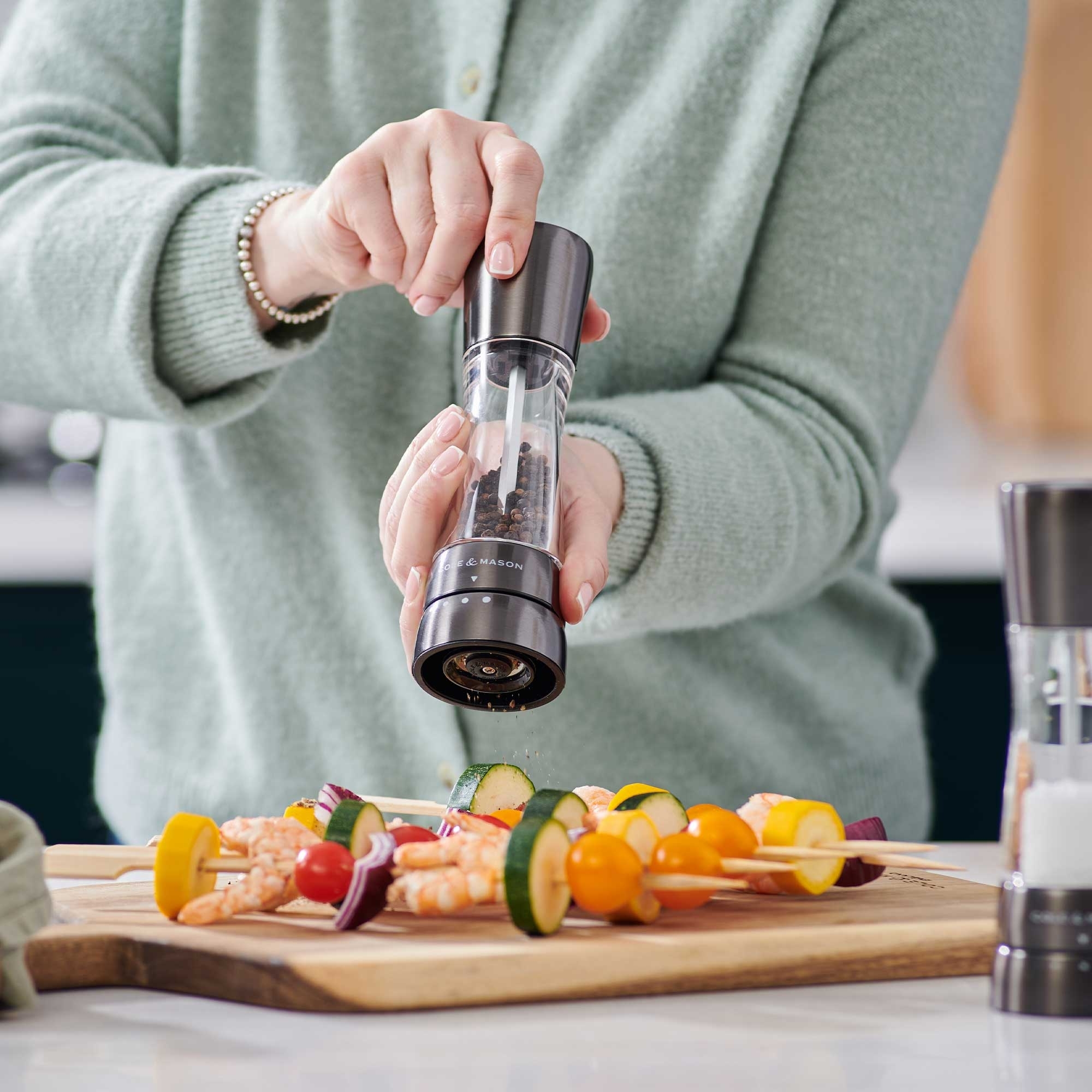 COLE & MASON - Derwent Pepper and Salt Mill Set | Steel Gray