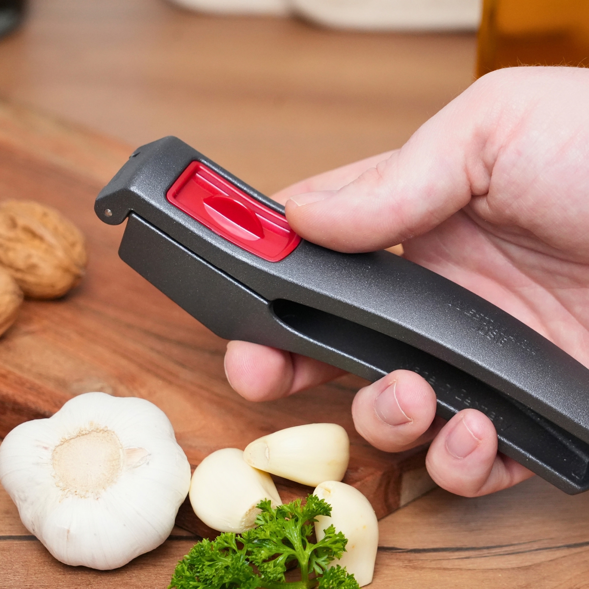 Westmark garlic press Josie Black Edition in use