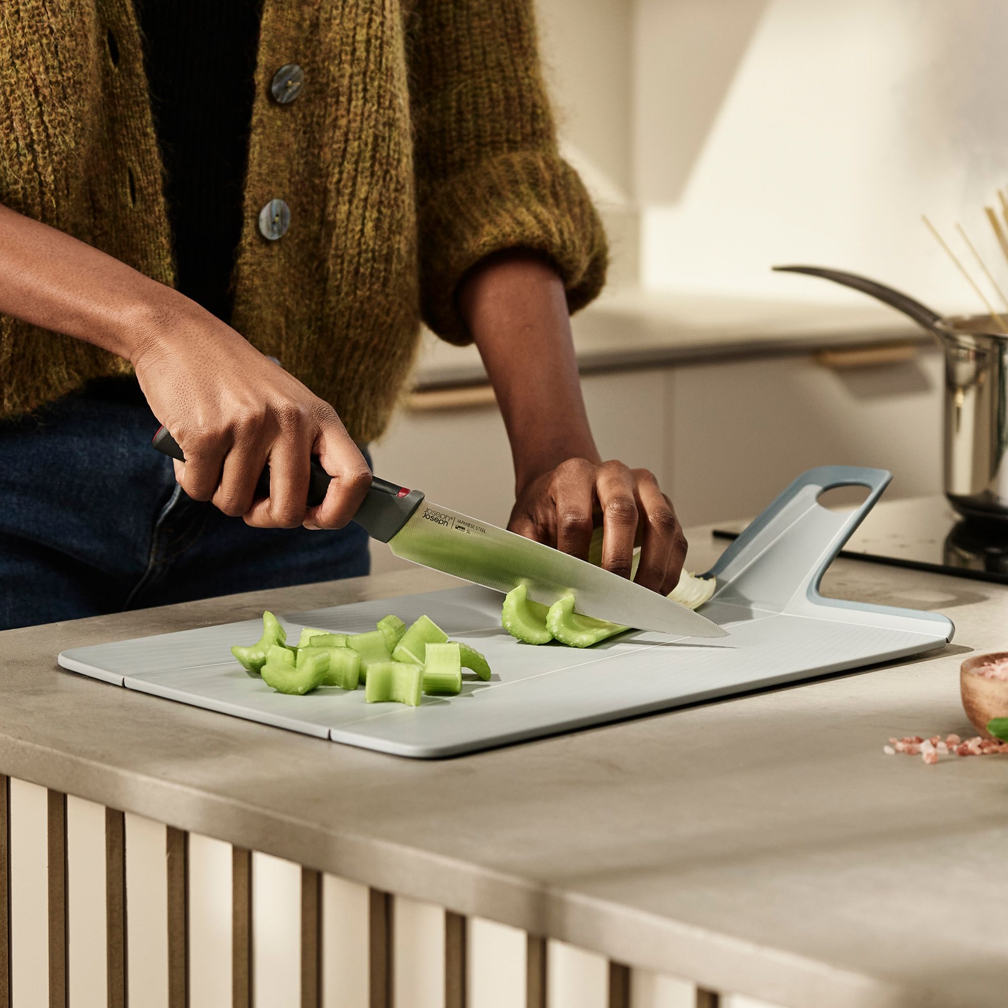 Joseph Joseph - Chop2Pot™ Plus - Foldable Chopping Board Joseph Joseph - Chop2Pot™ Plus - Foldable Chopping Board