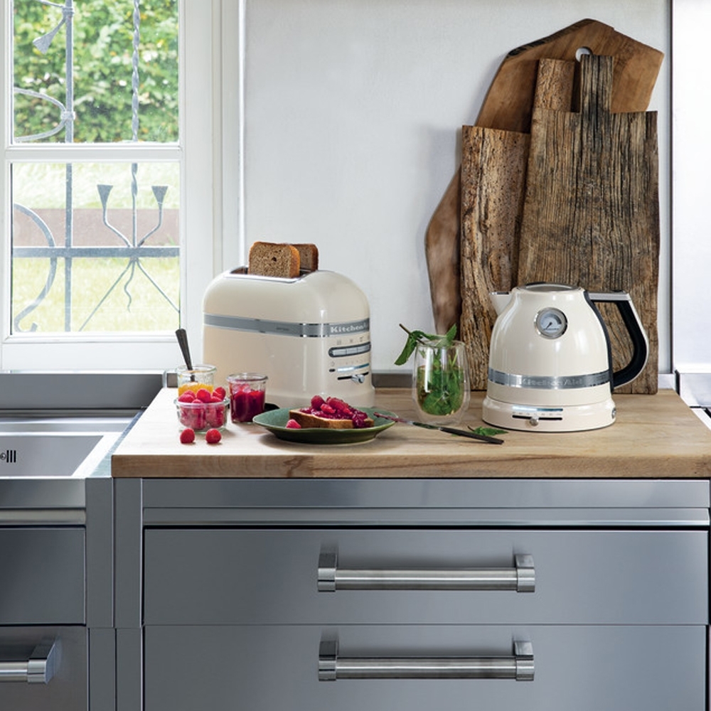 KitchenAid - Artisan 1.5 L Kettle - Almond Cream KitchenAid - Artisan 1.5 L Kettle - Almond Cream