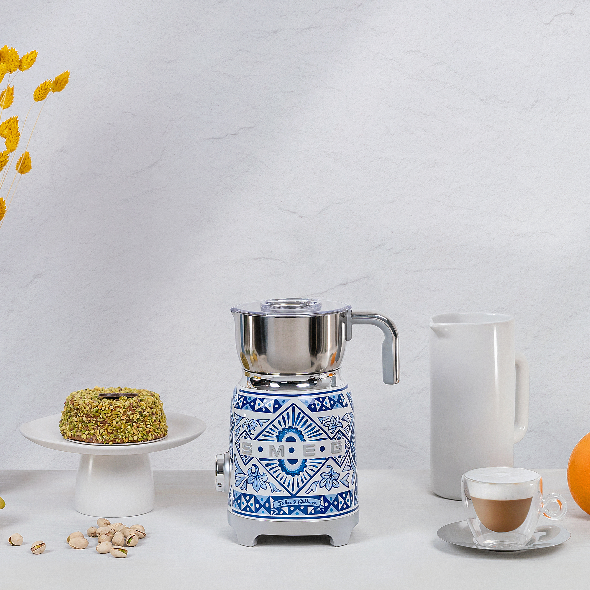 Smeg - milk frother MFF01 - design line style The 50 ° years Smeg - milk frother MFF01 - design line style The 50 ° years