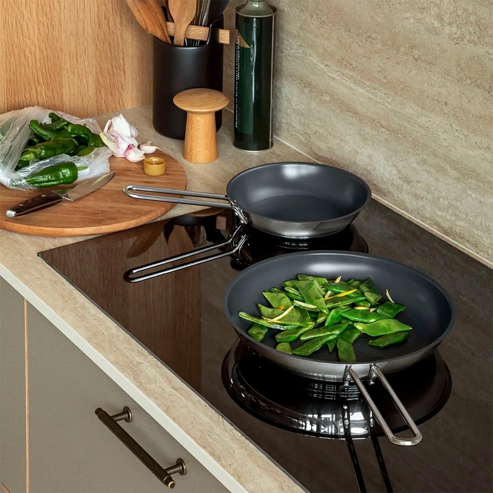 Eva Trio - Stainless Steel Frying pan 24 cm | Slip-Let® Laser Titanium