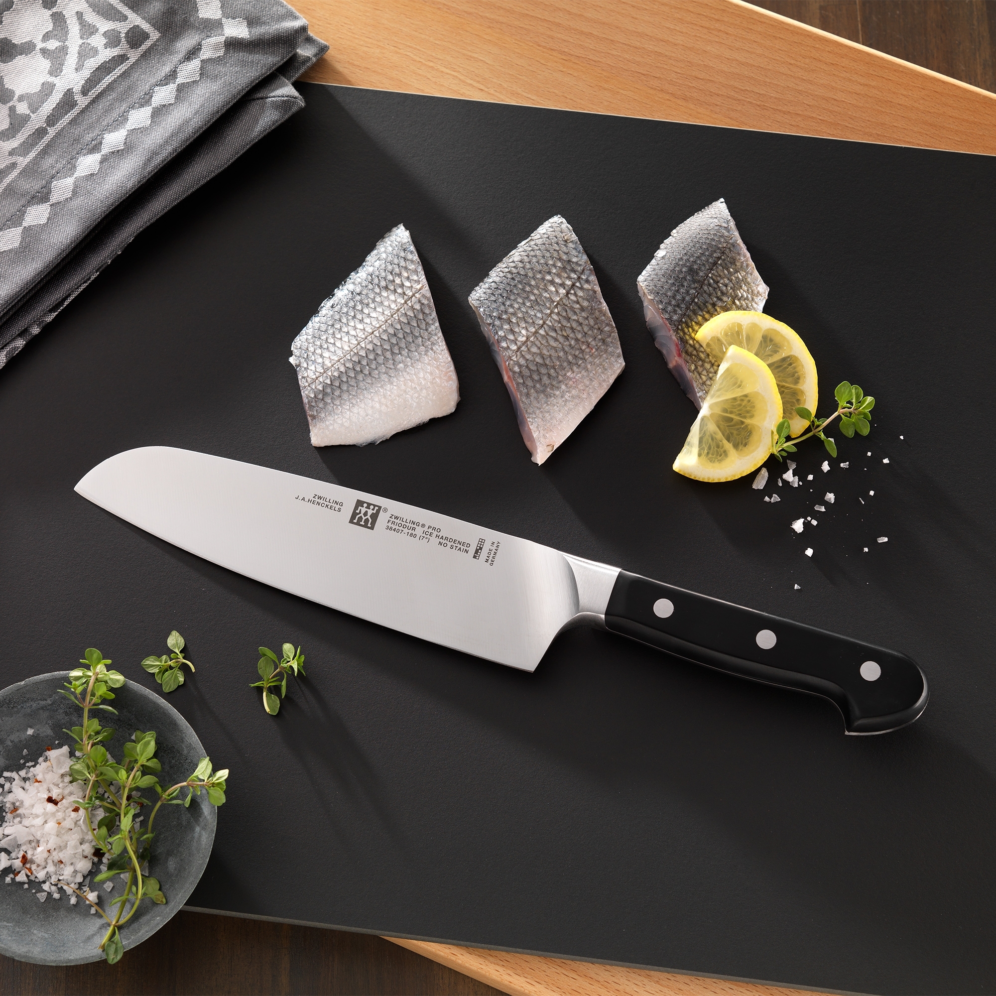 ZWILLING - Santoku knife | Pro | 18 cm