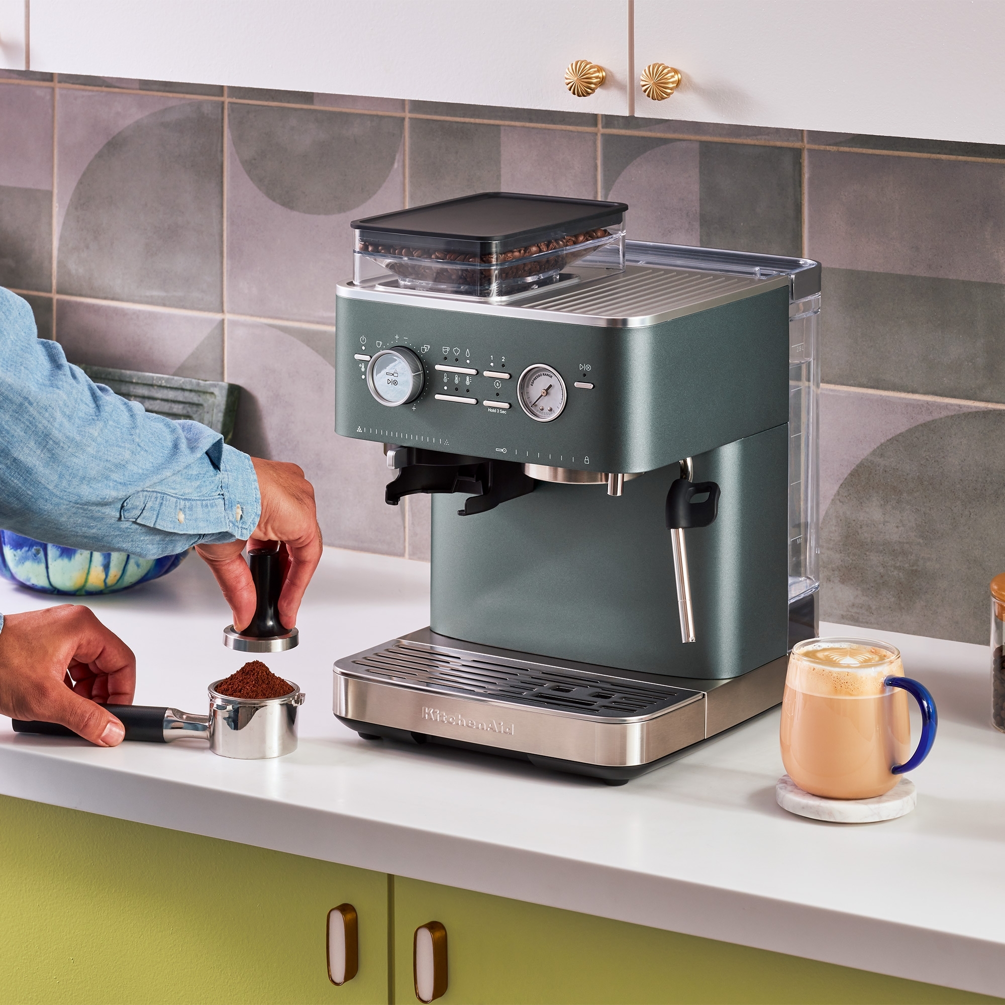 KitchenAid - Semi-automatic espresso machine with coffee grinder - Juniper KitchenAid - Semi-automatic espresso machine with coffee grinder - Juniper