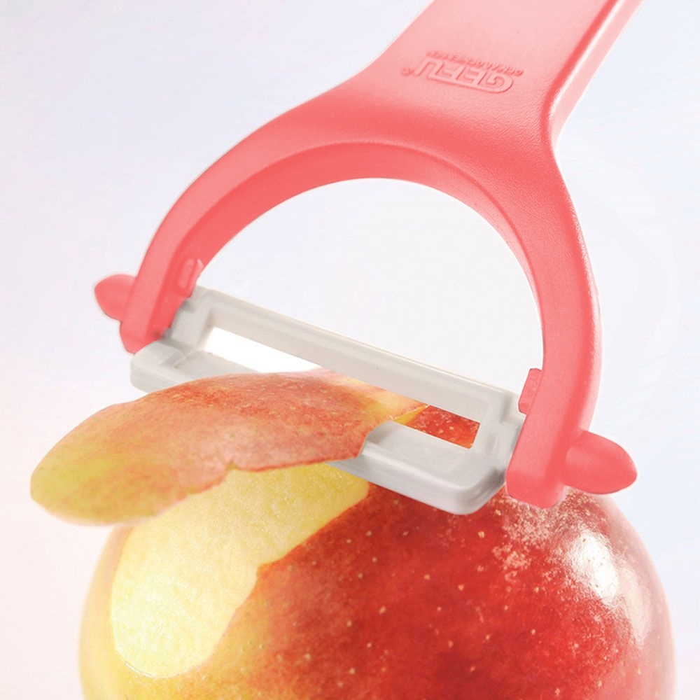 Gefu - Ceramic peeler CERAMO Retro-Pastel red Gefu - Ceramic peeler CERAMO Retro-Pastel red
