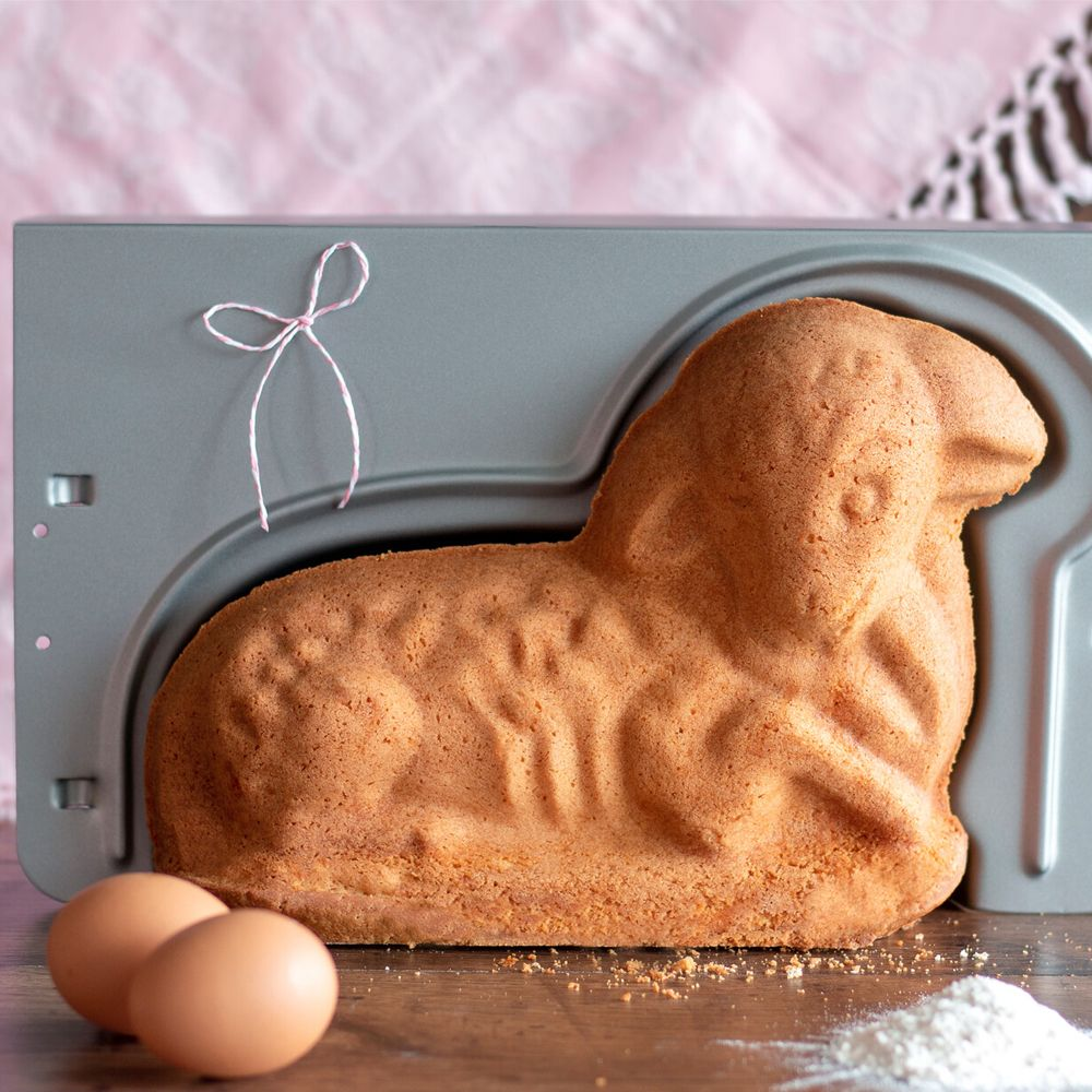 Städter 3D lamb cake tin with baked cake