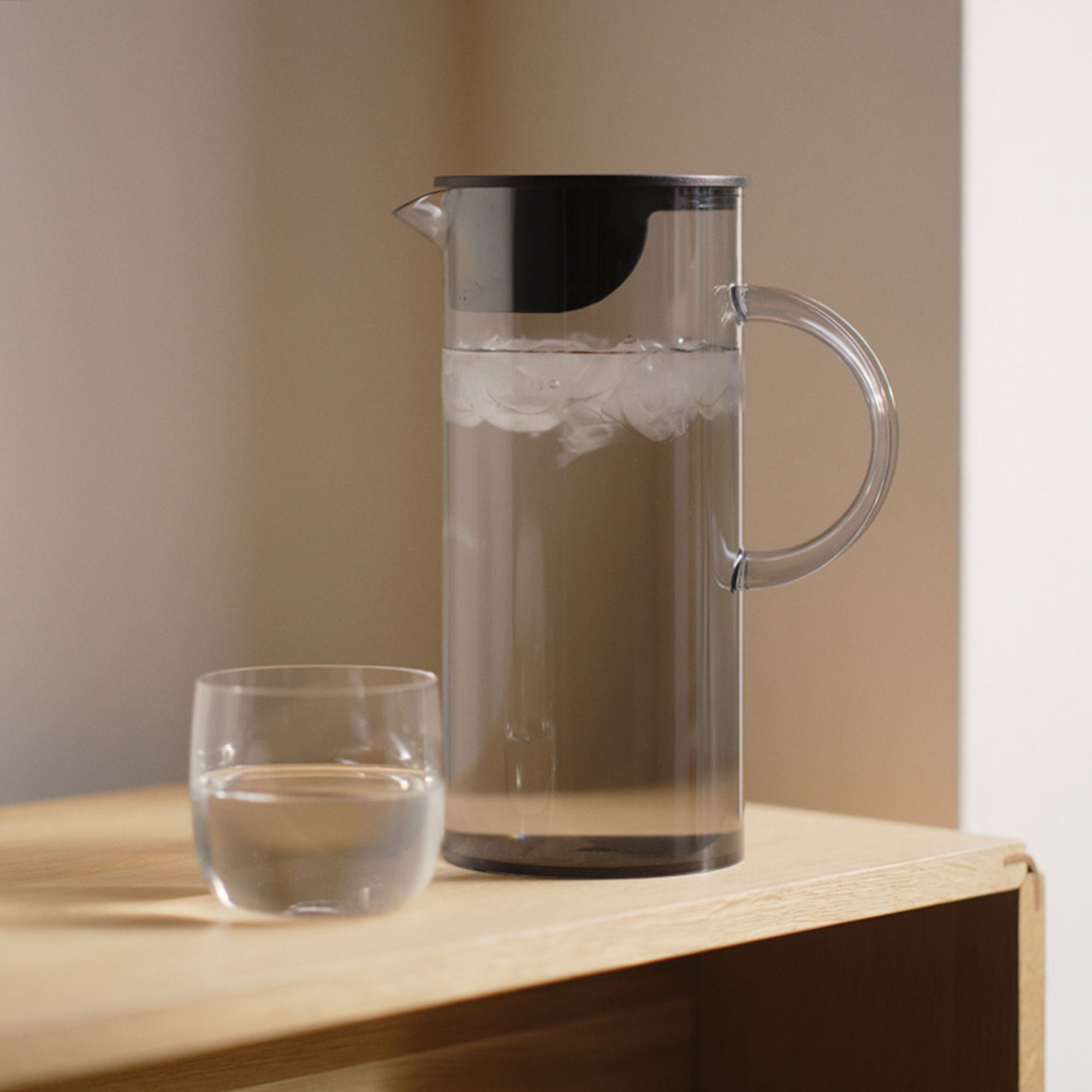 Stelton - EM77 Kanne mit Deckel - 1,5 Liter - Smoke